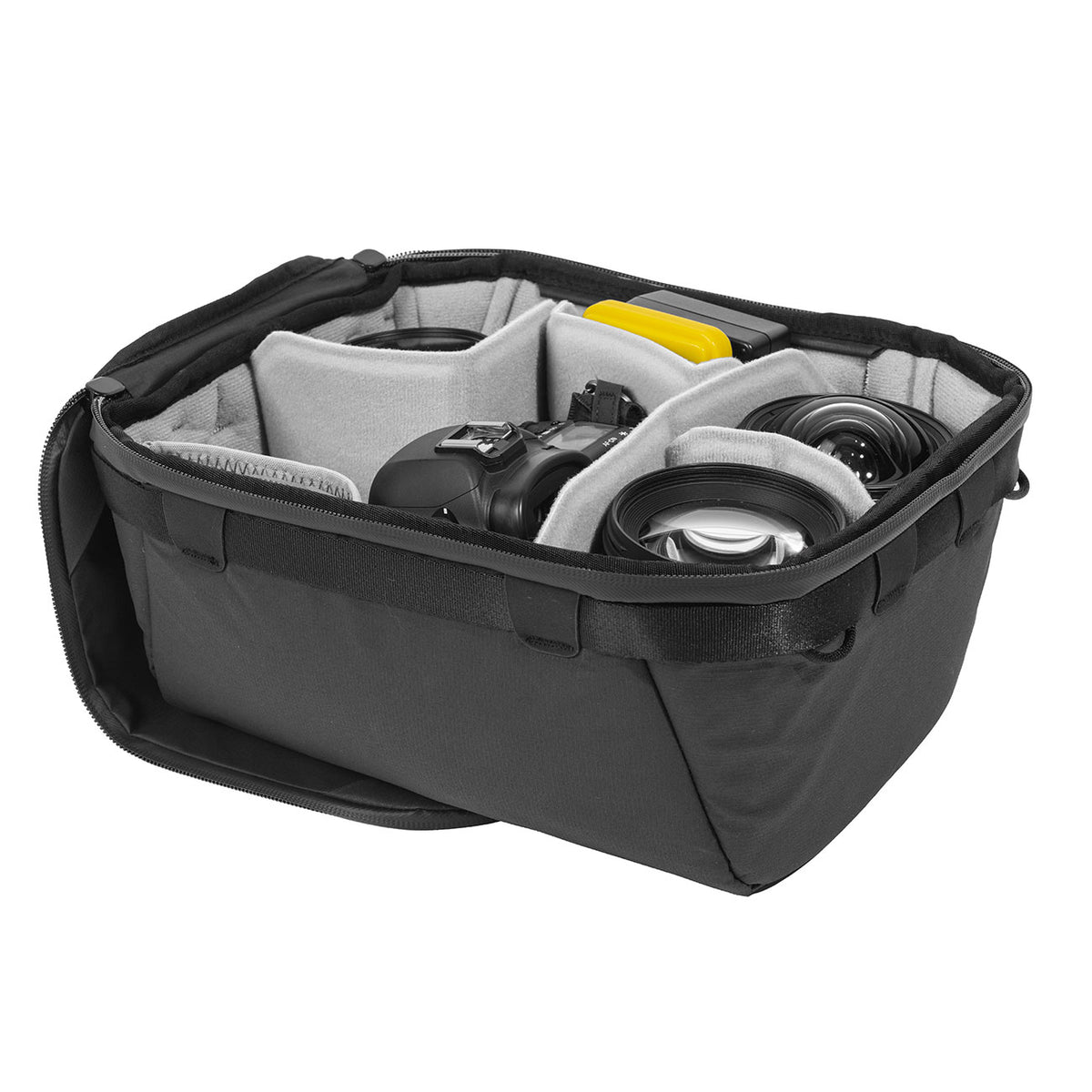 Peak Design Camera Cube V2 – Kamera-Packwürfel. S-Medium-Ausführung mit Kamera und Objektiven.