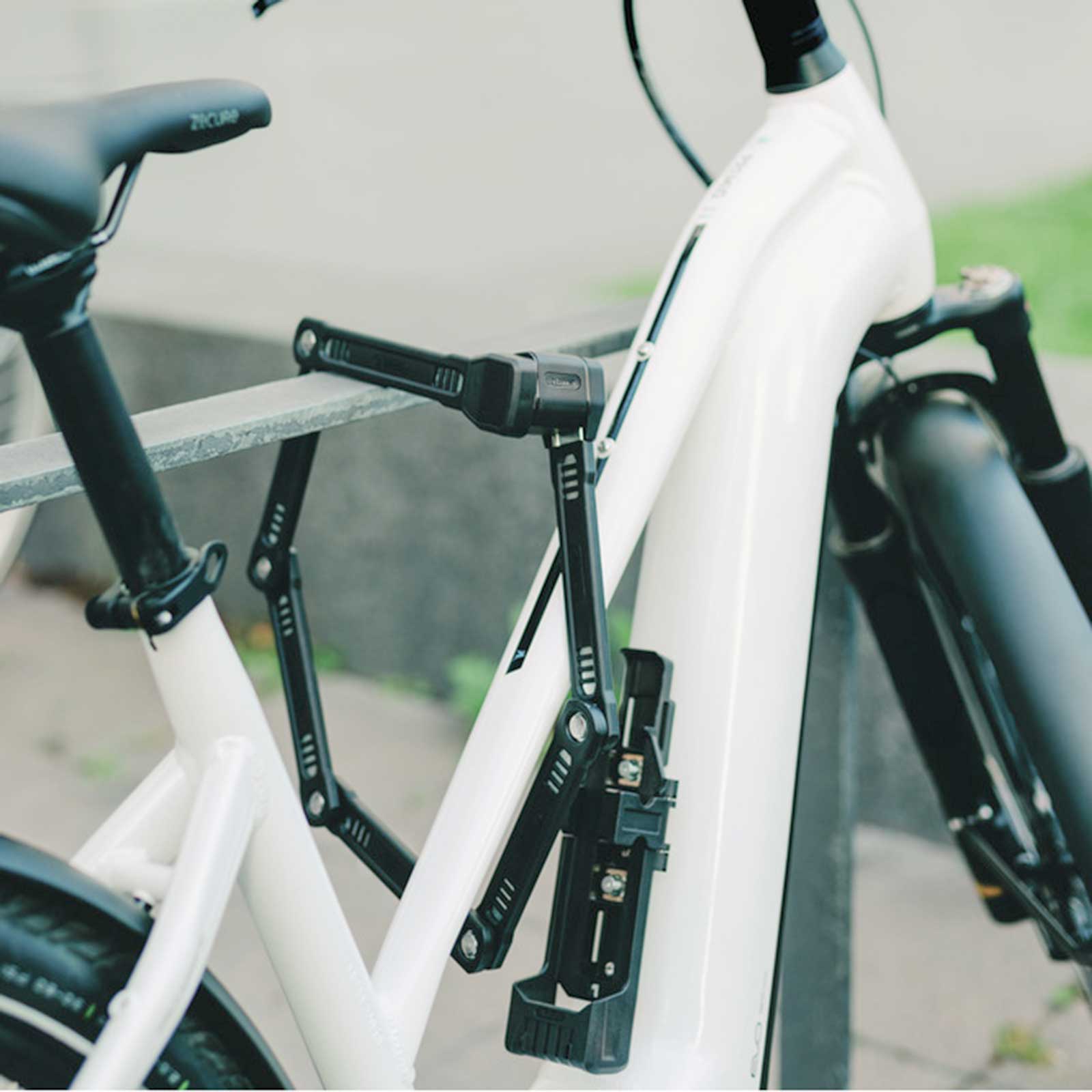 ABUS Bordo 6200K/120 SH Big – Faltschloss - Beispiel Befestigung Fahrradrahmen