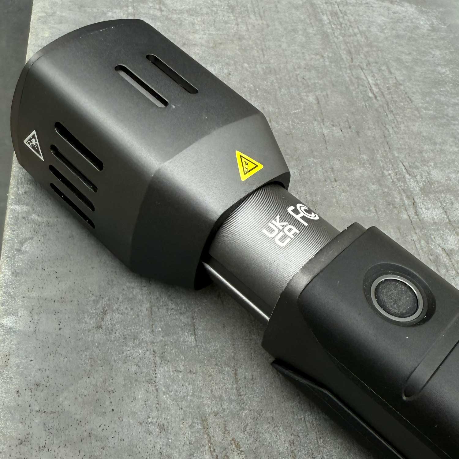 ABUS Seclight TL-525 LED Zoom Taschenlampe 500 Lumen Rotlicht Strobe 3 x LR14 – Detailansicht