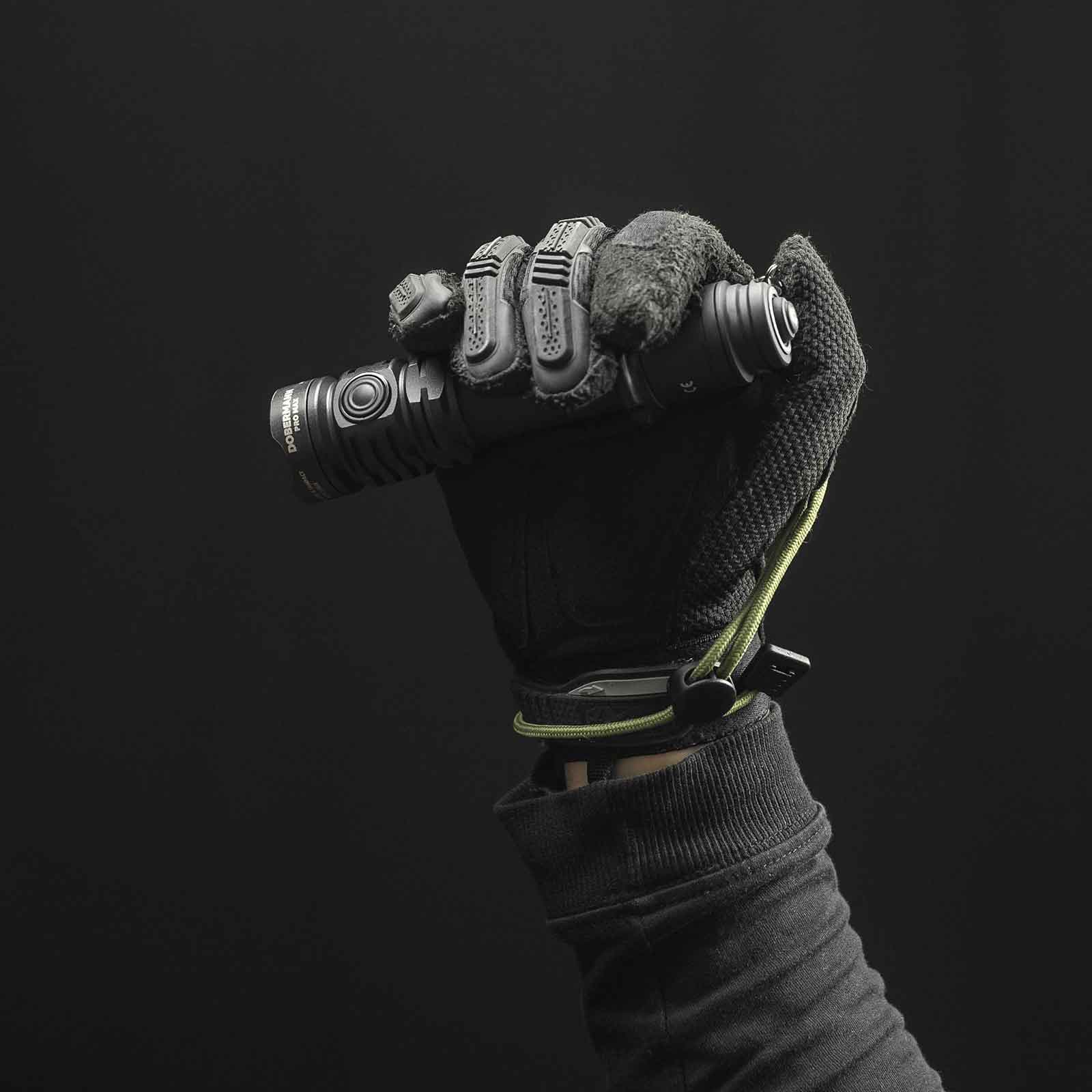 Armytek Dobermann Pro Max – Taschenlampe mit 3000 lm, 460 m, Akku, Magnetladen