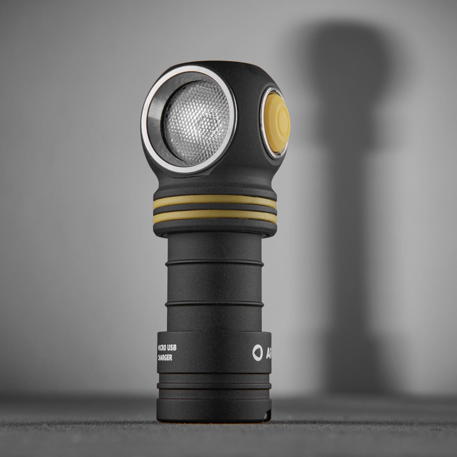Armytek Elf C1 18350 – LED Stirnlampe mit USB-C Ladefunktion in 2 Lichtfarben – Detailansicht