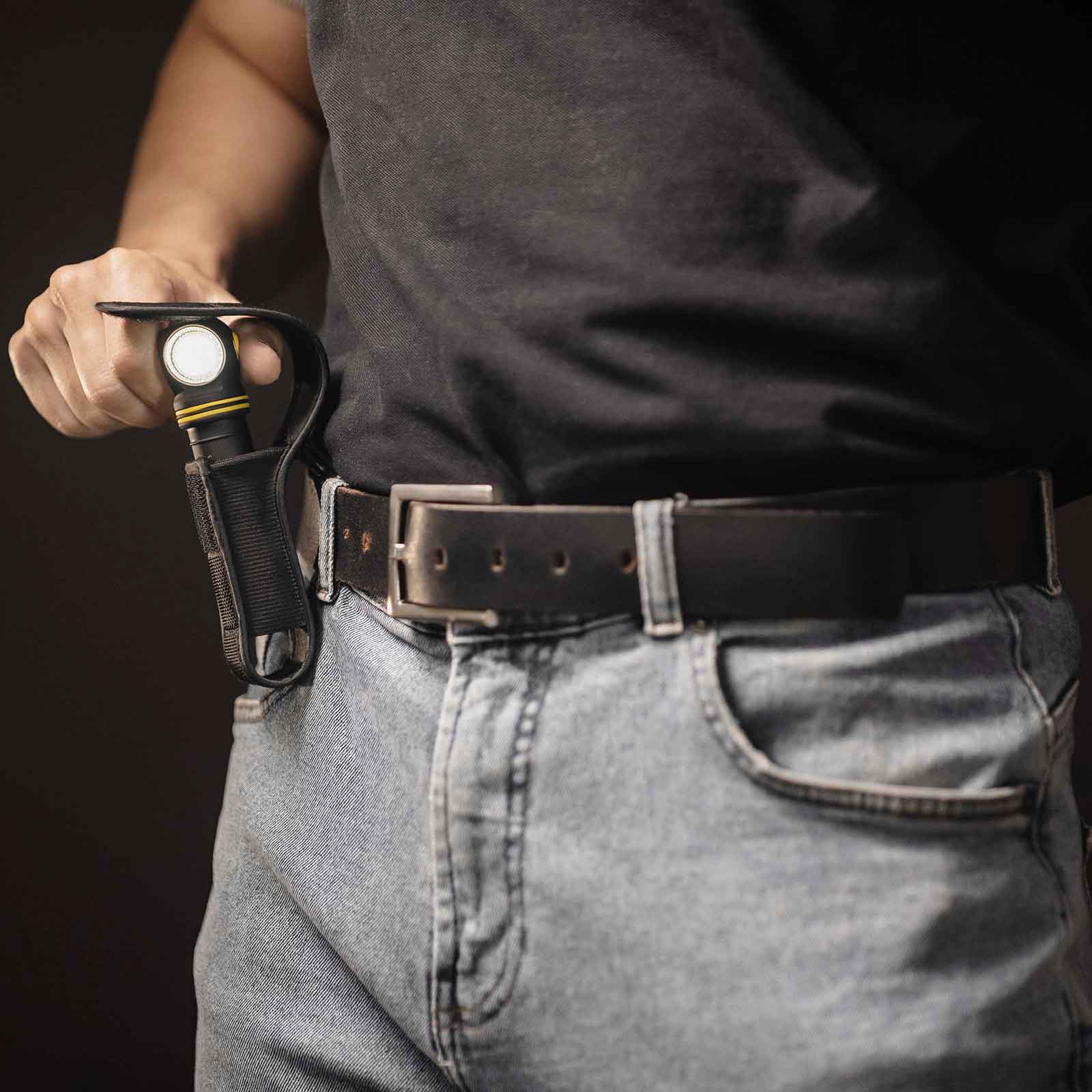 Armytek Elf C2 Max LR – 4-in-1 Winkellampe – V25 kopflampe holster am guertel