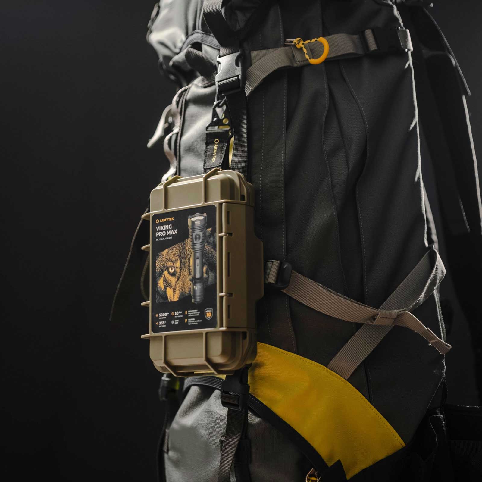 Armytek Viking Pro Max – Taktische Taschenlampe mit 5300 lm, Akku und Magnetladekabel – Viking case box transport
