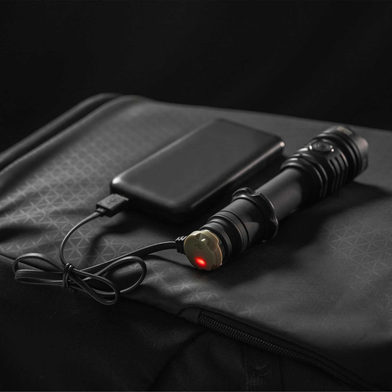 Armytek Viking Pro Max – Taktische Taschenlampe mit 5300 lm, Akku und Magnetladekabel – USB-C Ladeanschluss