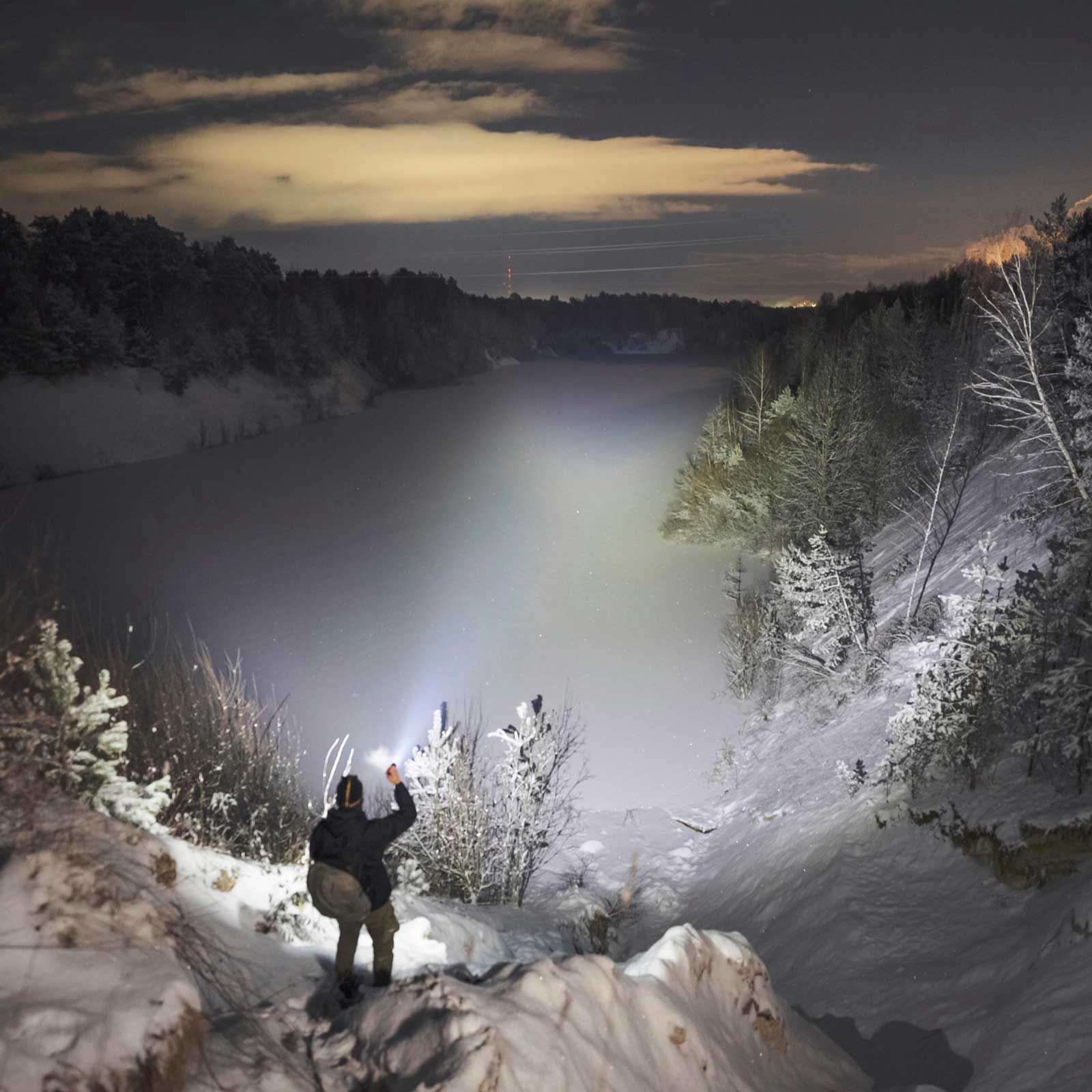 Armytek Viking Pro Max – Taktische Taschenlampe mit 5300 lm, Akku & Magnetladekabel