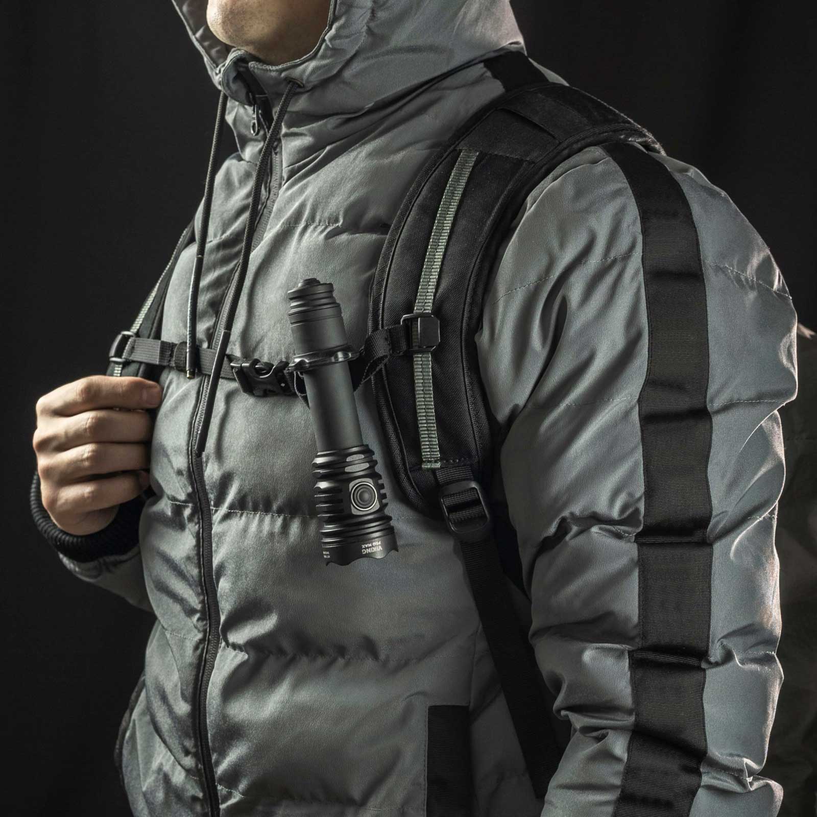 Armytek Viking Pro Max – Taktische Taschenlampe mit 5300 lm, Akku und Magnetladekabel – Viking rucksack