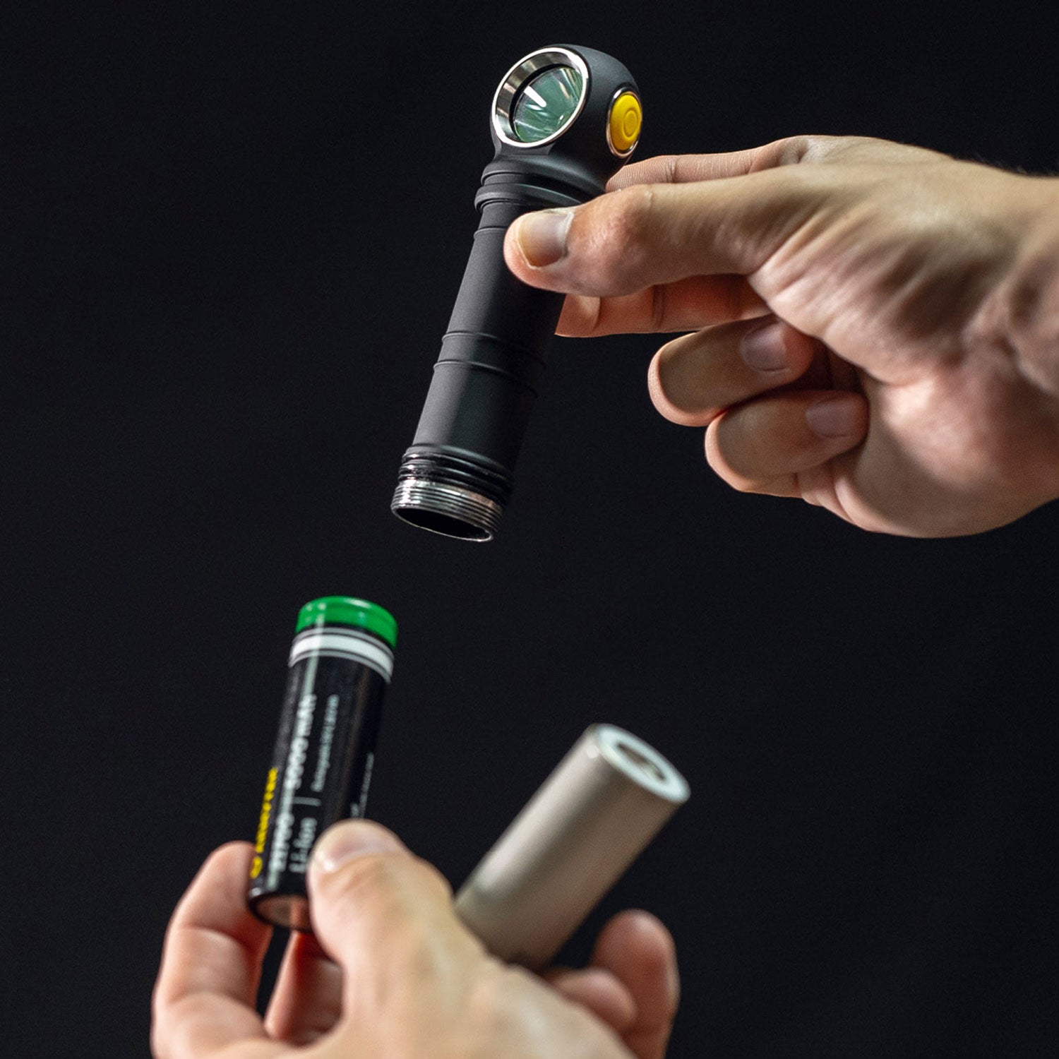 Armytek Wizard C2 Pro Max LR 21700 - LED Multilampe mit Magnet Ladefunktion in 2 Lichtfarben – Detailansicht