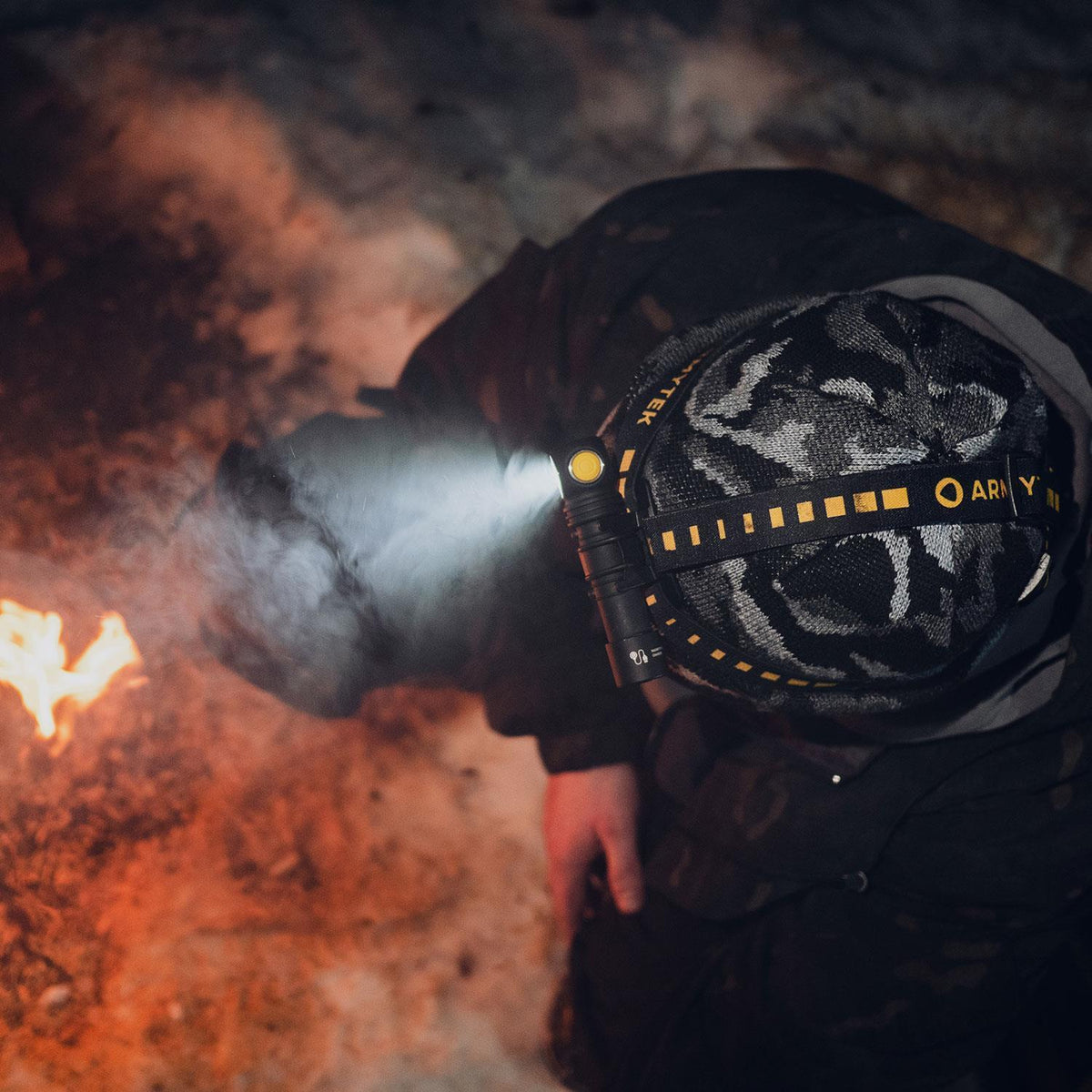 Armytek Wizard C2 Pro warmweiß - LED Stirnlampe 2330 Lumen mit Magnet Ladefunktion