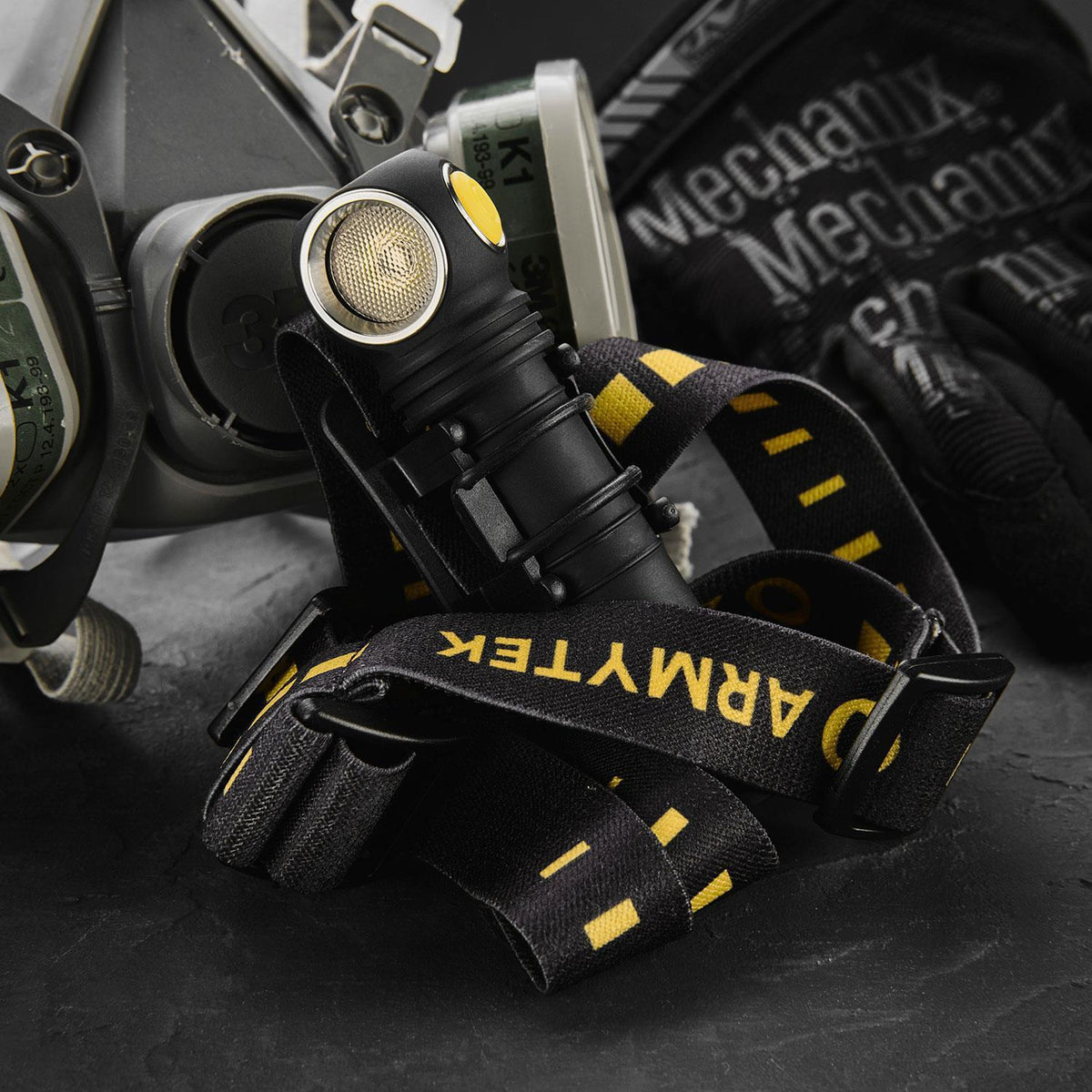 Armytek Wizard C2 Pro warmweiß - LED Stirnlampe 2330 Lumen mit Magnet Ladefunktion