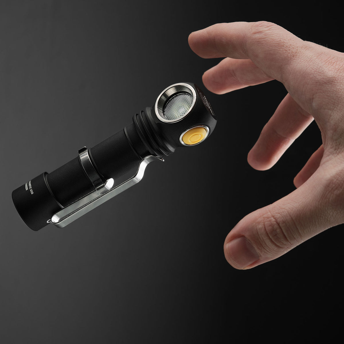 Armytek Wizard C2 Pro warmweiß - LED Stirnlampe 2330 Lumen mit Magnet Ladefunktion
