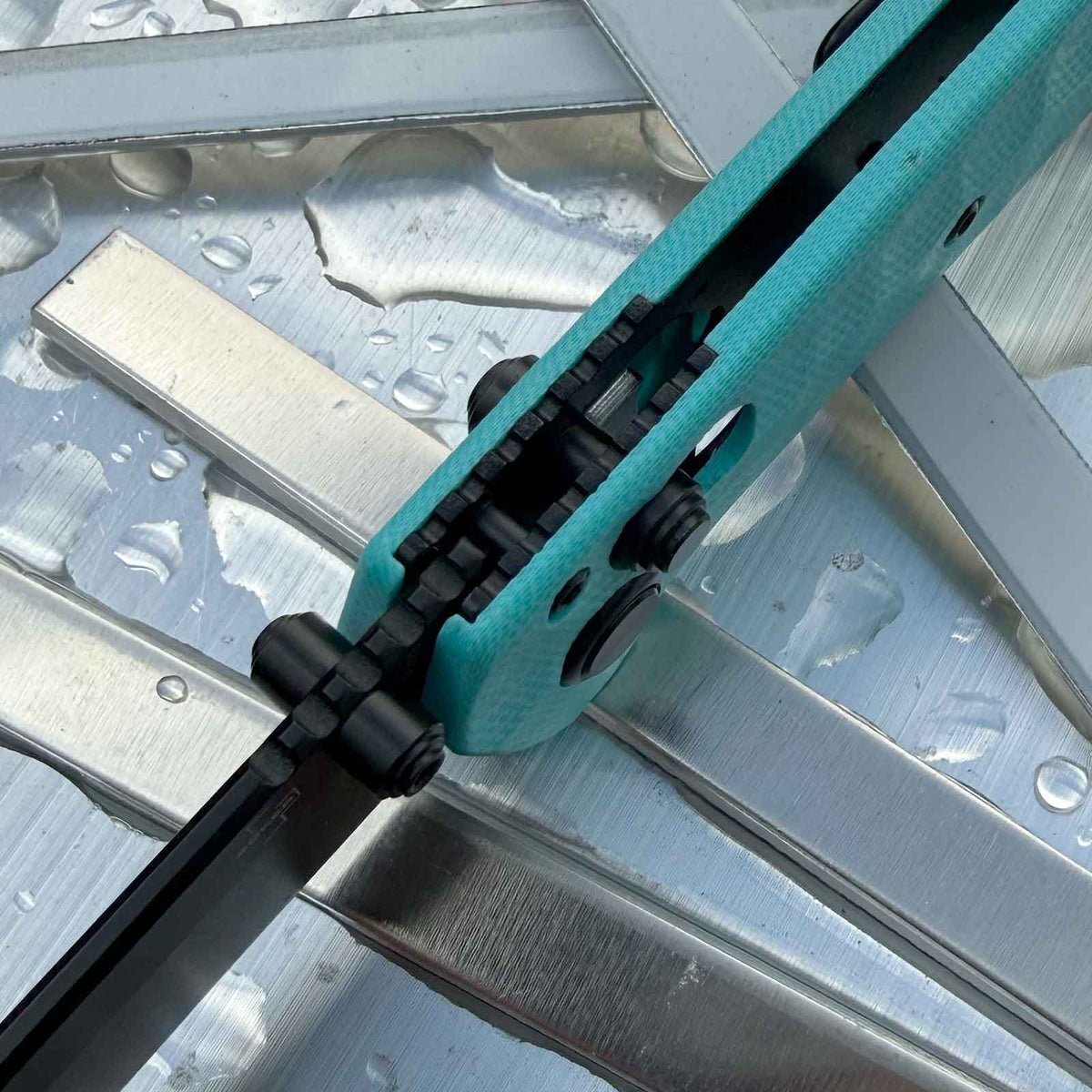 Böker Plus Händlermesser 2026 – Kihon Mini mit Nitro-V Klinge & türkisem G10 Griff