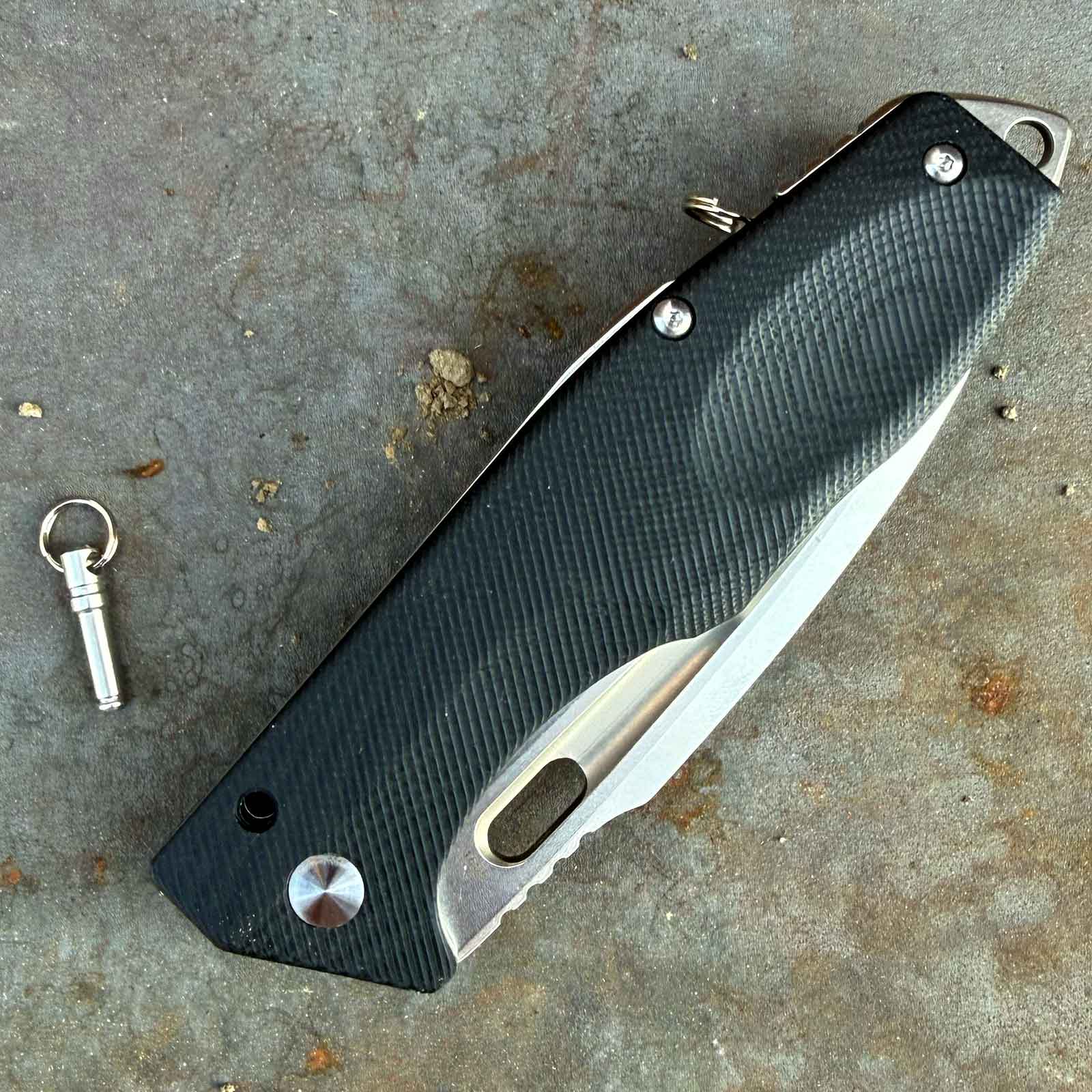 Böker Plus Caracal Folder 42 Taschenmesser - Detail Splint zur Sicherung