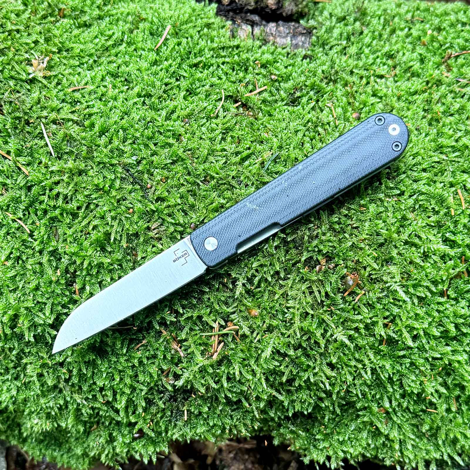 Böker Plus Friday Gentleman Taschenmesser – Vorderansicht in schwarz