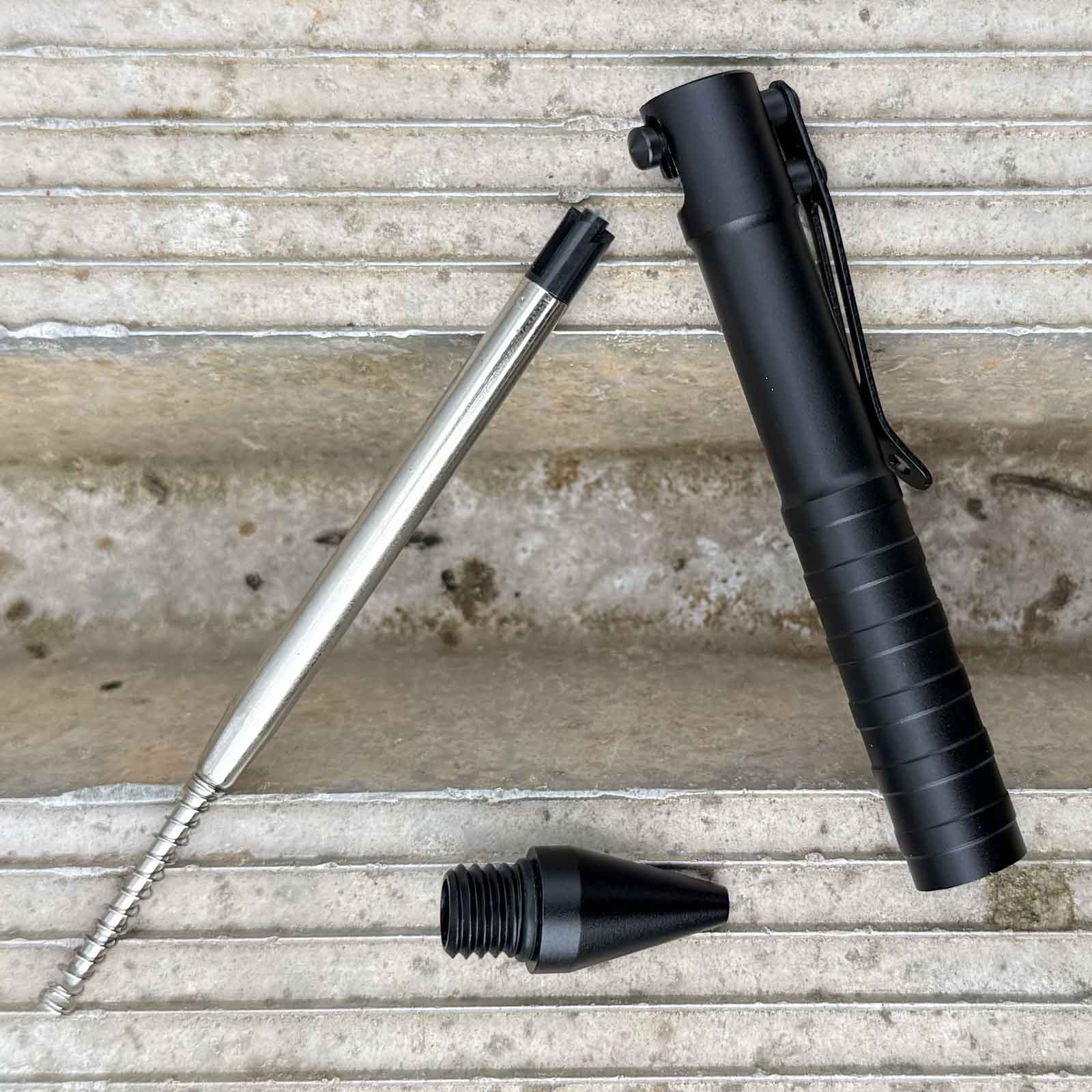 Böker Plus K.I.D. cal .50 Black – Tactical Pen Aluminium mattschwarz mit Clip – Detailansicht