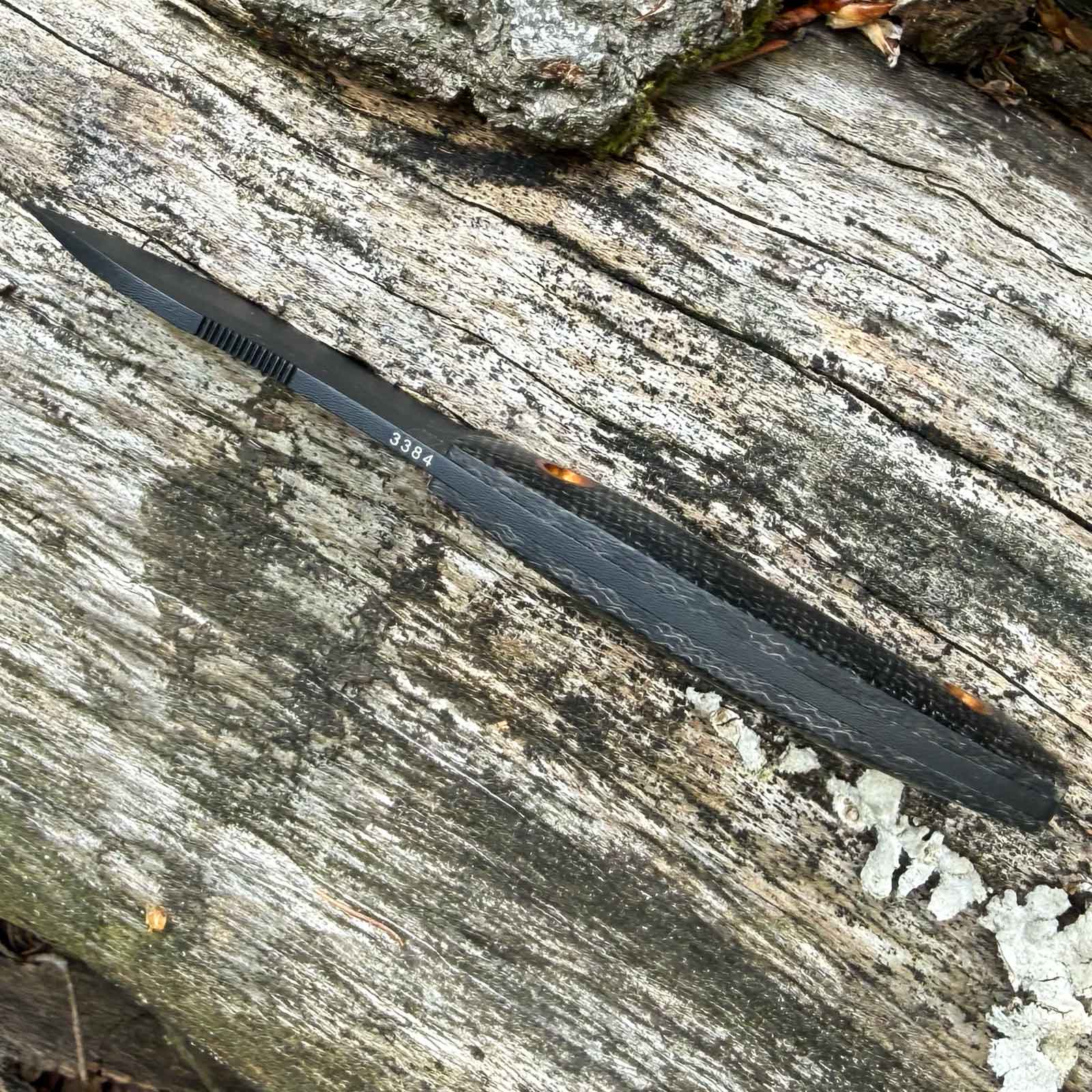 Böker Plus Nessmi Pro Black – kompaktes D2 Outdoormesser mit schwarzer Lederscheide