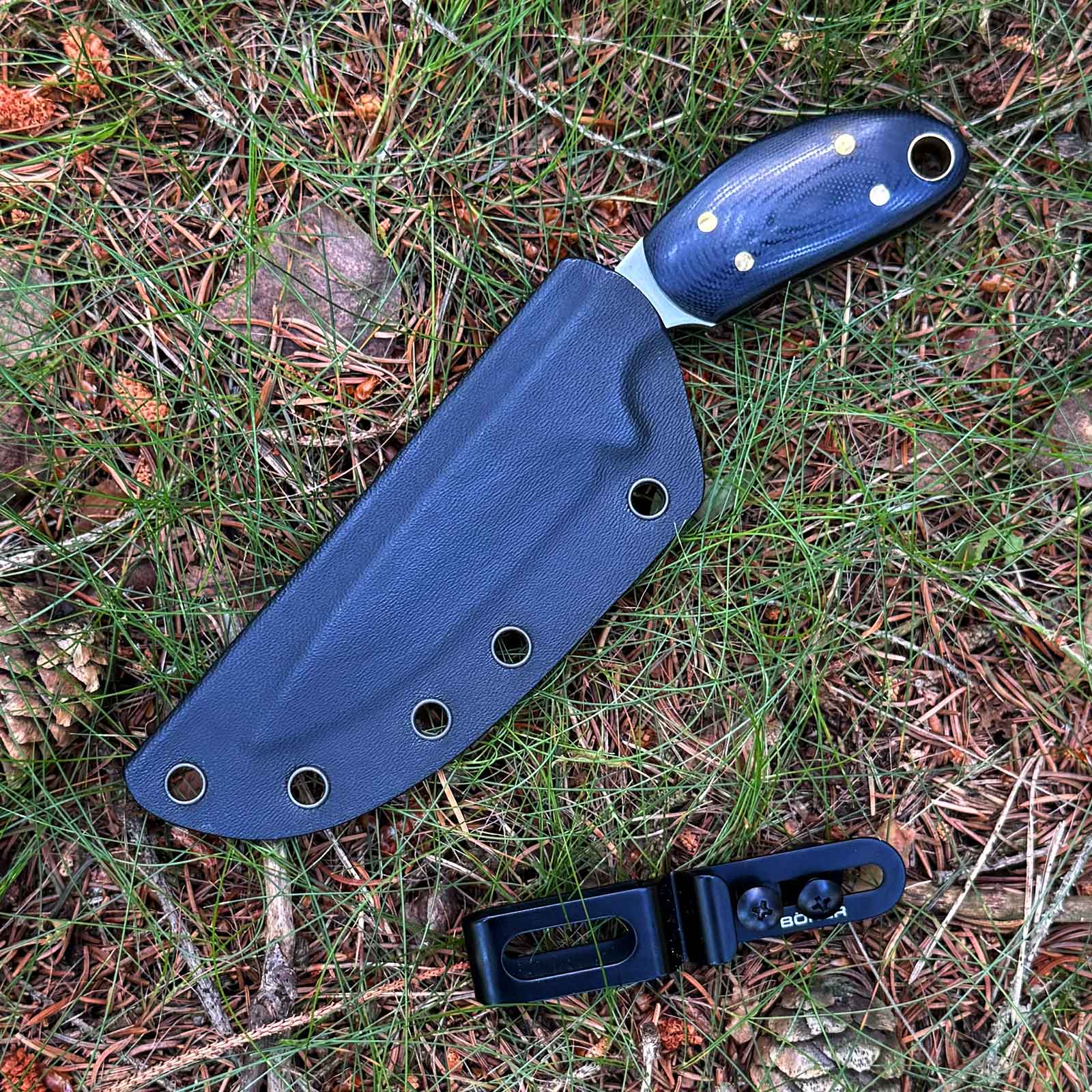 Böker Plus Pocket Knife 2.0 – Fahrtenmesser mit Kydexscheide – Produktbild