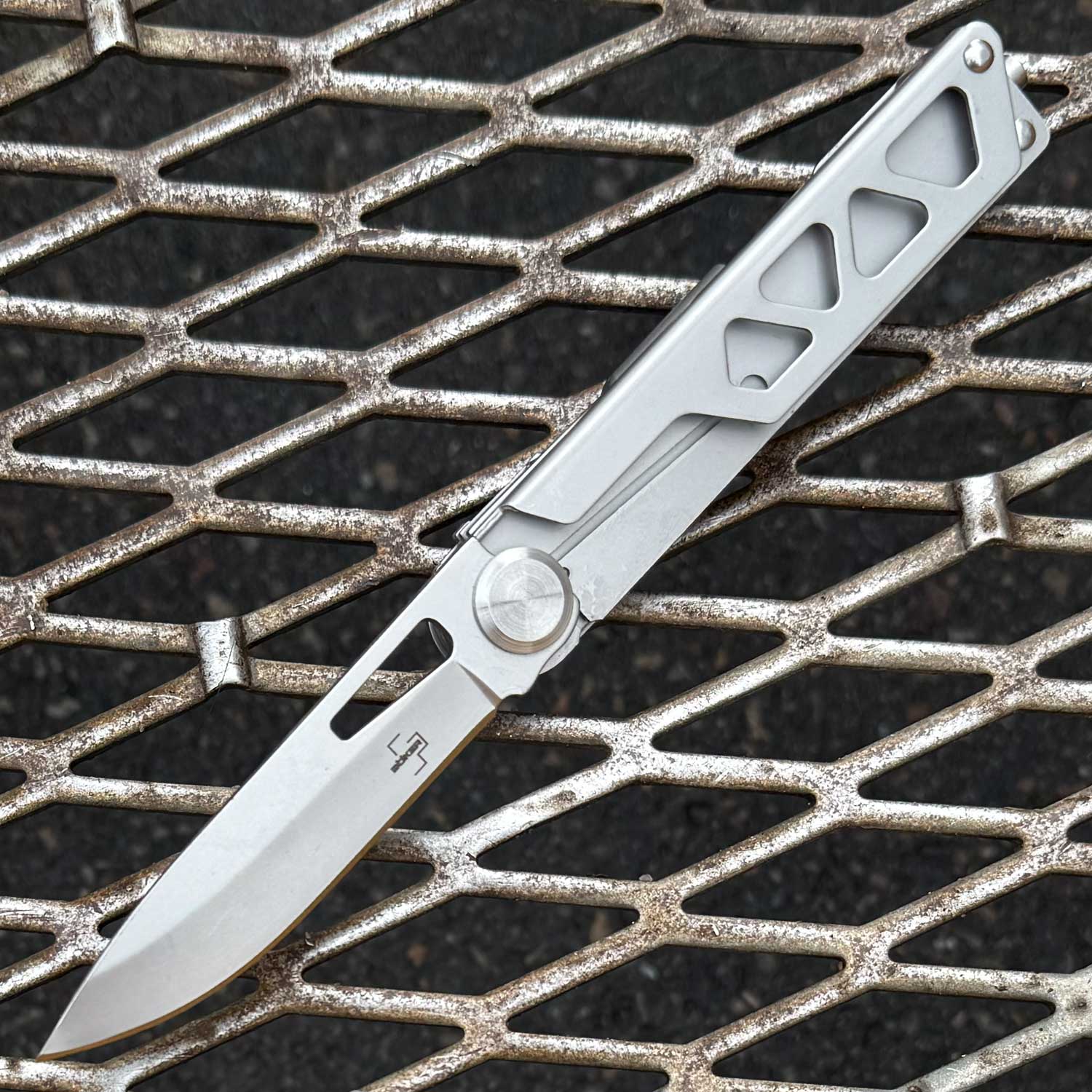 Böker Plus Specialist Half-Tool – Kompaktes Multitool mit Bithalter & Holster – Detailansicht