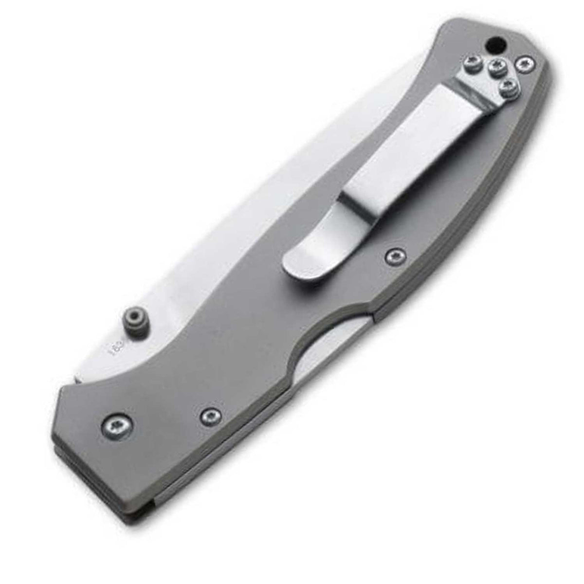Böker Plus Titan Drop – Taschenmesser mit Droppoint-Klinge und Titangriffschalen. Detailansicht des Backlock-Verschlusses.