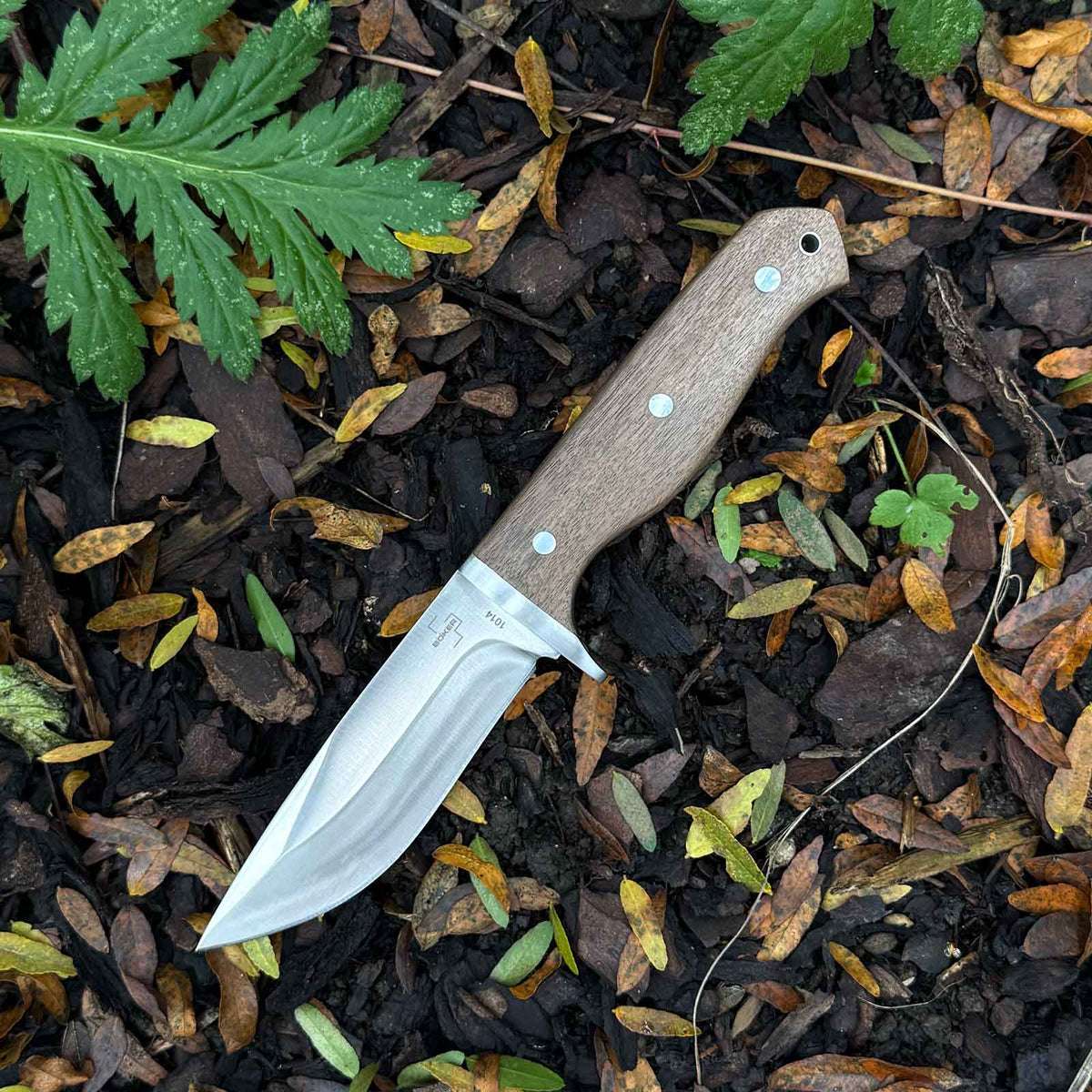 Böker Plus Walnut Drop – Outdoormesser mit Walnussholzgriff & Lederscheide