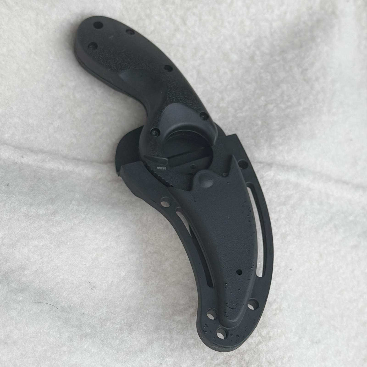 CRKT Bear Claw GRN All Black Outdoormesser inkl. Nylonscheide mit Clip – Detailansicht