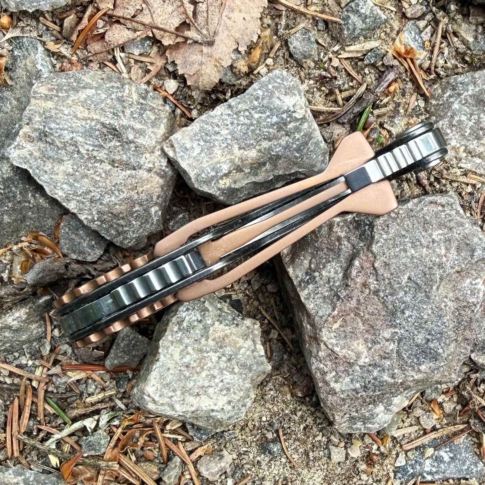 CRKT Compano – Mini-Taschenmesser mit Karabiner für den Schlüsselbund