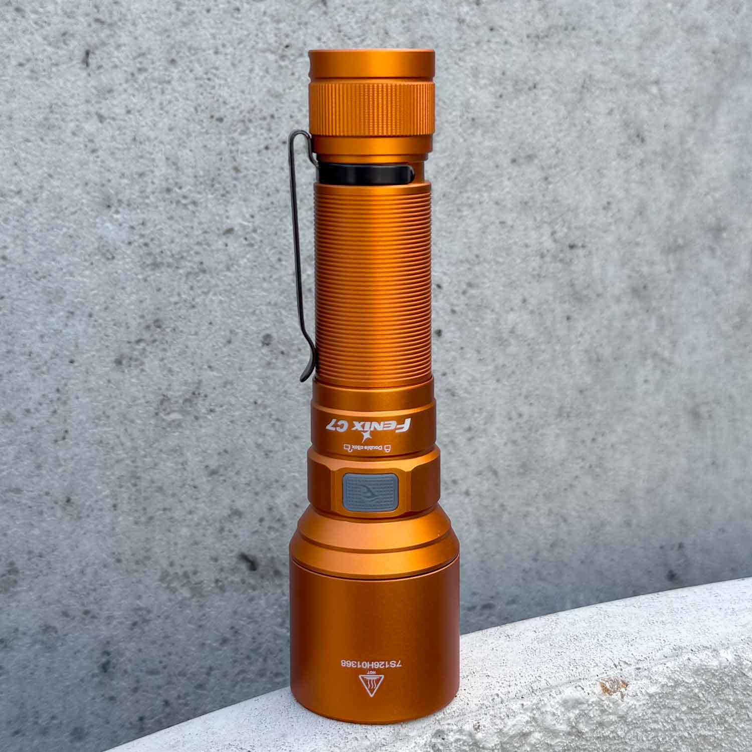 Fenix C7 – LED Taschenlampe mit Akku und USB-C Ladeport 3000 Lumen orange (B-Ware)