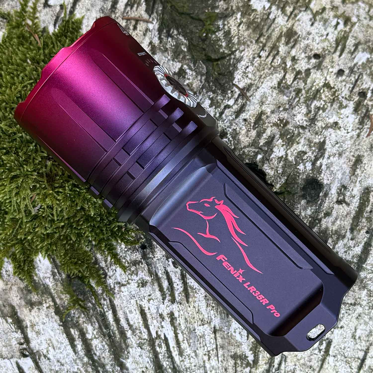 Fenix LR35R Pro Gradient – Limited Edition, 10.000 lm, Rotlicht, UV, Akku, USB-C – Detailansicht