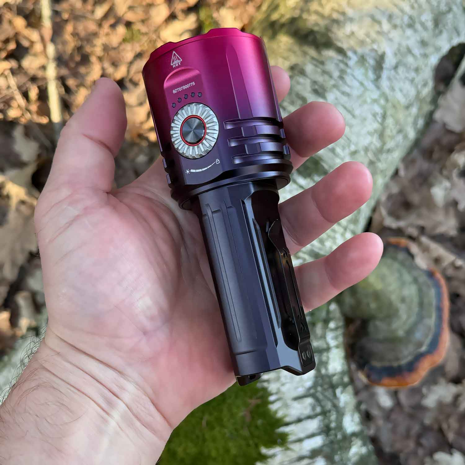 Fenix LR35R Pro Gradient – Limited Edition, 10.000 lm, Rotlicht, UV, Akku, USB-C – Detailansicht