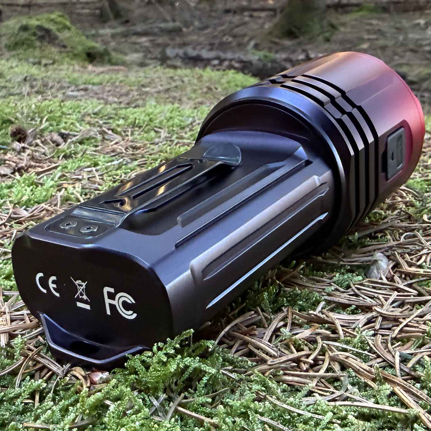 Fenix LR35R Pro Gradient – Limited Edition, 10.000 lm, Rotlicht, UV, Akku, USB-C – Detailansicht