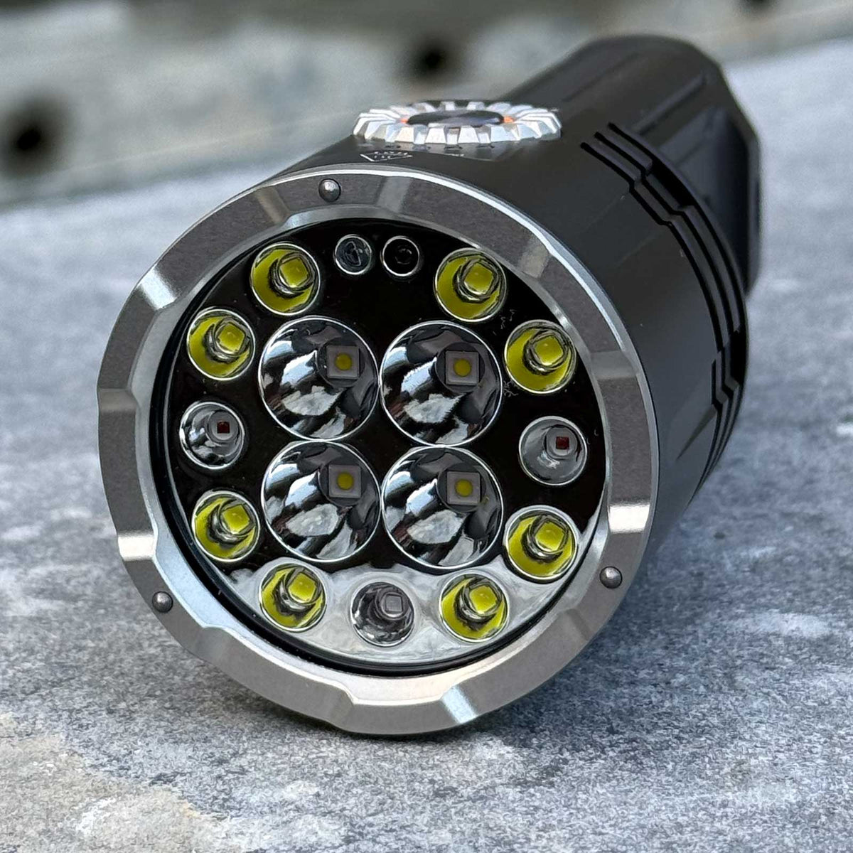 Fenix LR35R Pro – LED Taschenlampe mit 10.000 Lumen, Rotlicht & UV, Akku, USB-C