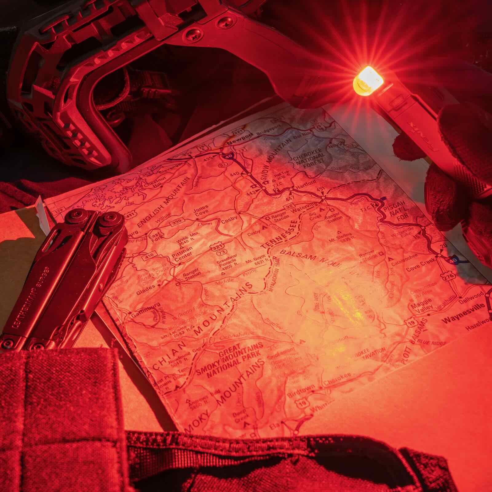 Fenix SW06R – Taschenlampe mit 200° Schwenkkopf, 500 lm, UV-, Rot- & Blaulicht