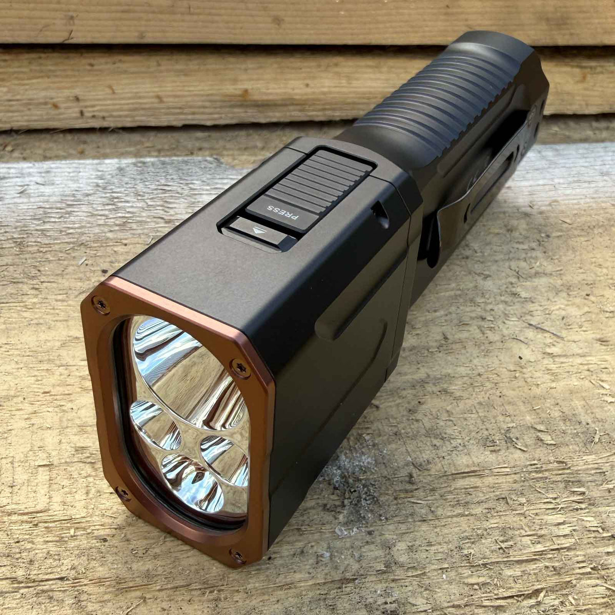 Fenix TK28R – Jagdtaschenlampe mit 6500 Lumen, Rotlicht, 2 Akkus & USB-C