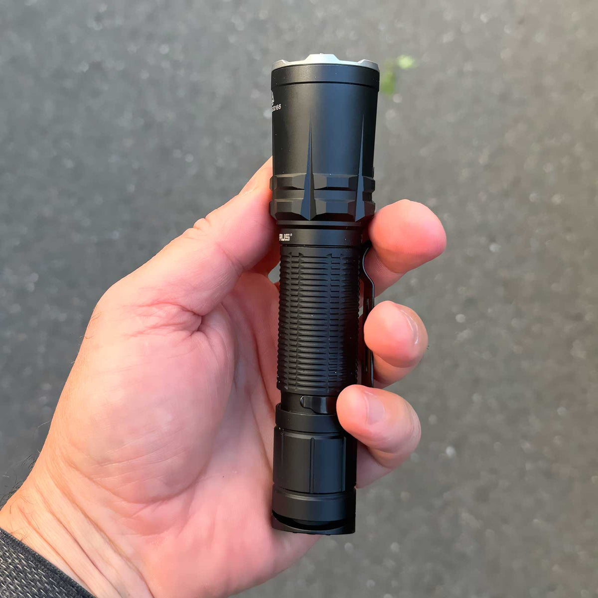 Klarus XT12R – Taktische Taschenlampe mit 2000 lm, 3600 mAh Akku & USB-C