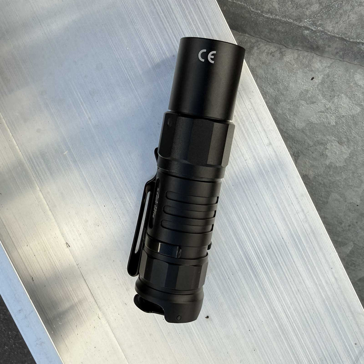 Klarus XT1C – Taschenlampe mit 1000 lm, Doppelschalter & Micro-USB-Akku
