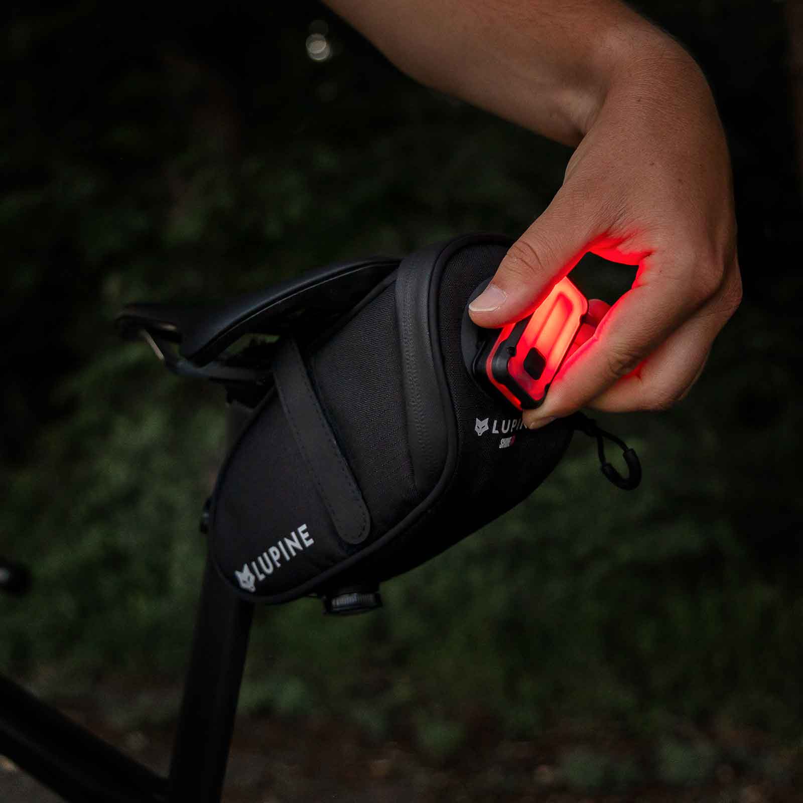 Lupine UFO StVZO – Satteltasche 0,8 l inkl. Rotlicht Pro & Garmin-Aufnahme