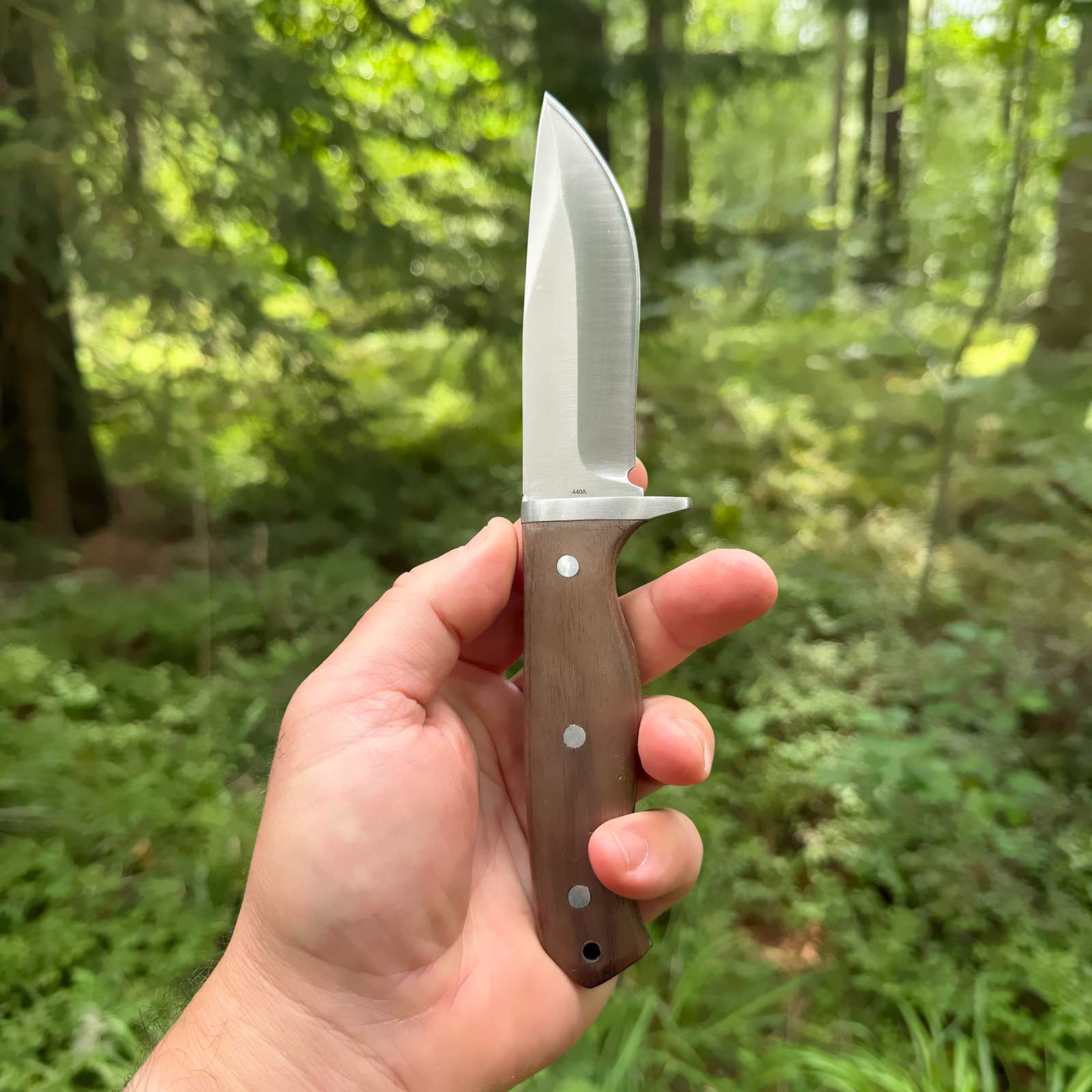 Magnum Walnut Drop – Fahrtenmesser mit 440A-Klinge, Walnussholz & Lederscheide