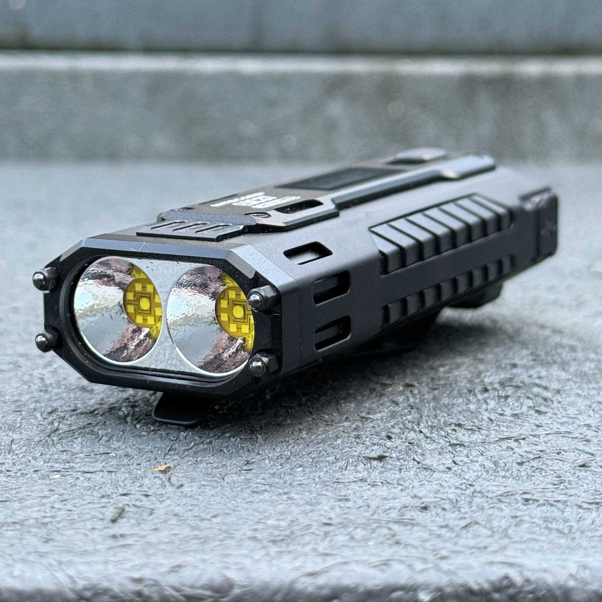 Nitecore EDC37 – Taschenlampe mit 8000 lm, Spot- & Flutlicht, USB-C & OLED