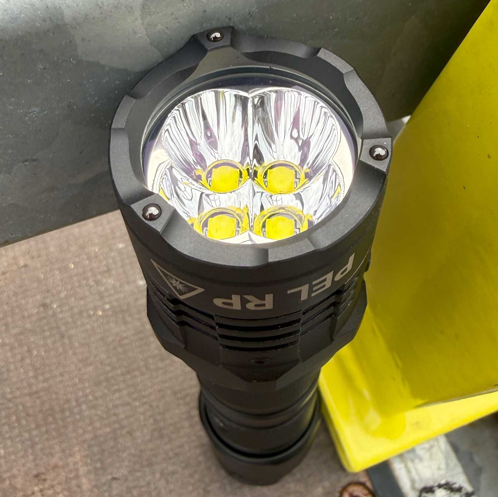 Nitecore P20iX PEL 2.0 – Polizei-Taschenlampe mit 4000 lm, Akku & USB-C