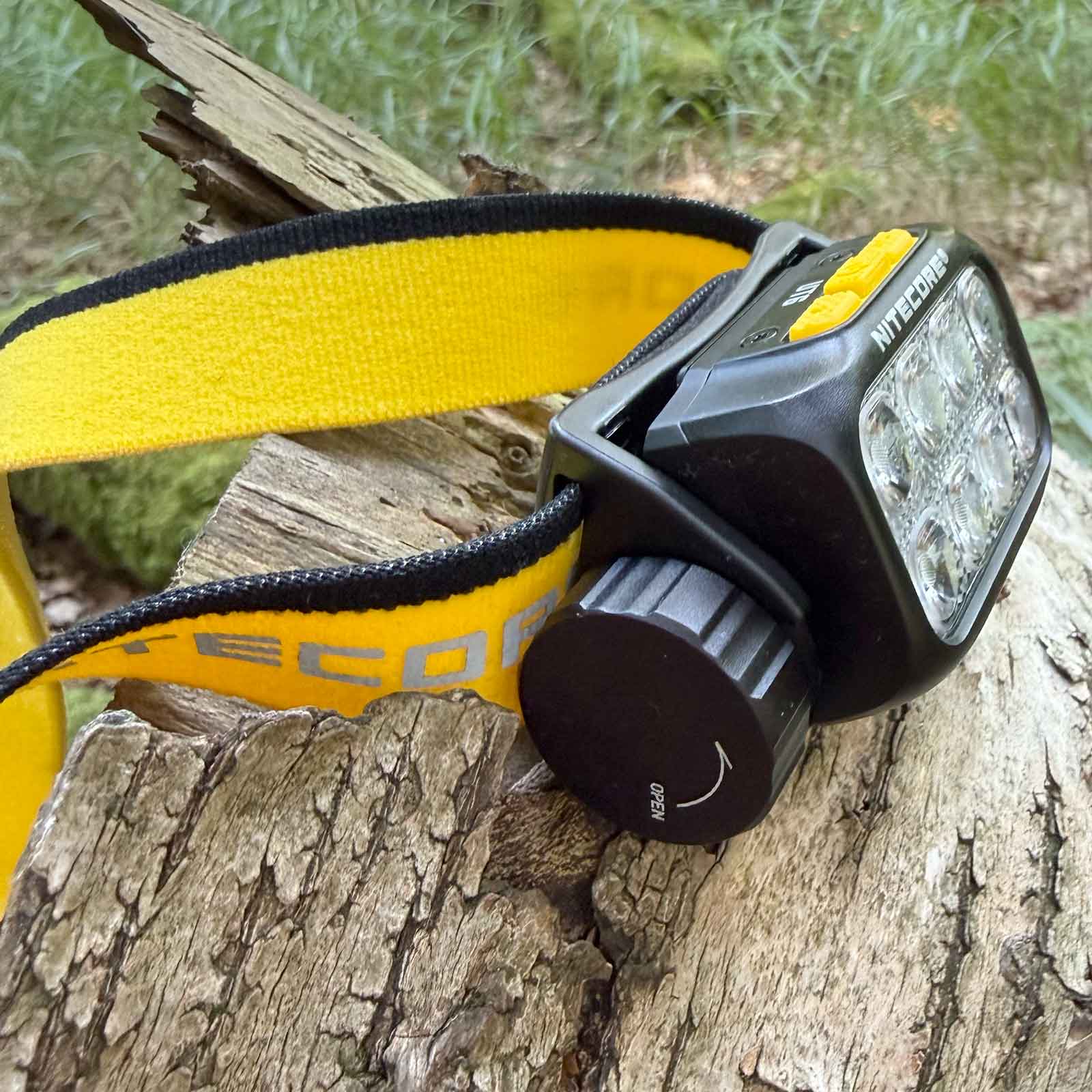 Nitecore UT6 – Trailrunning Stirnlampe mit 1600 lm, USB-C-Akku & 3 Lichtfarben – Seitenansicht