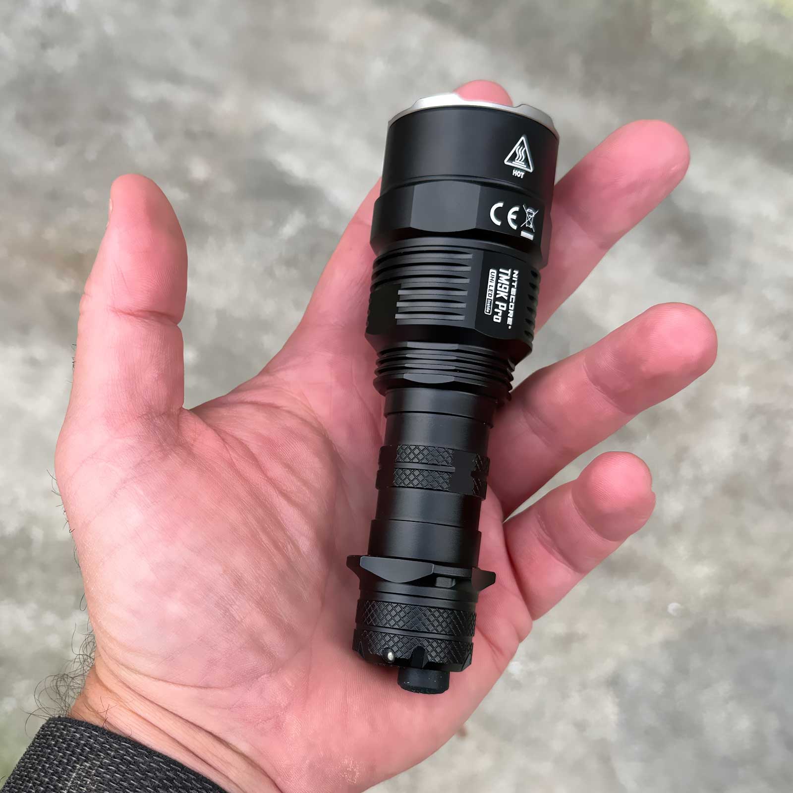 Nitecore TM9K PRO – Taschenlampe mit 9900 lm, Spot- & Flutlicht, USB-C