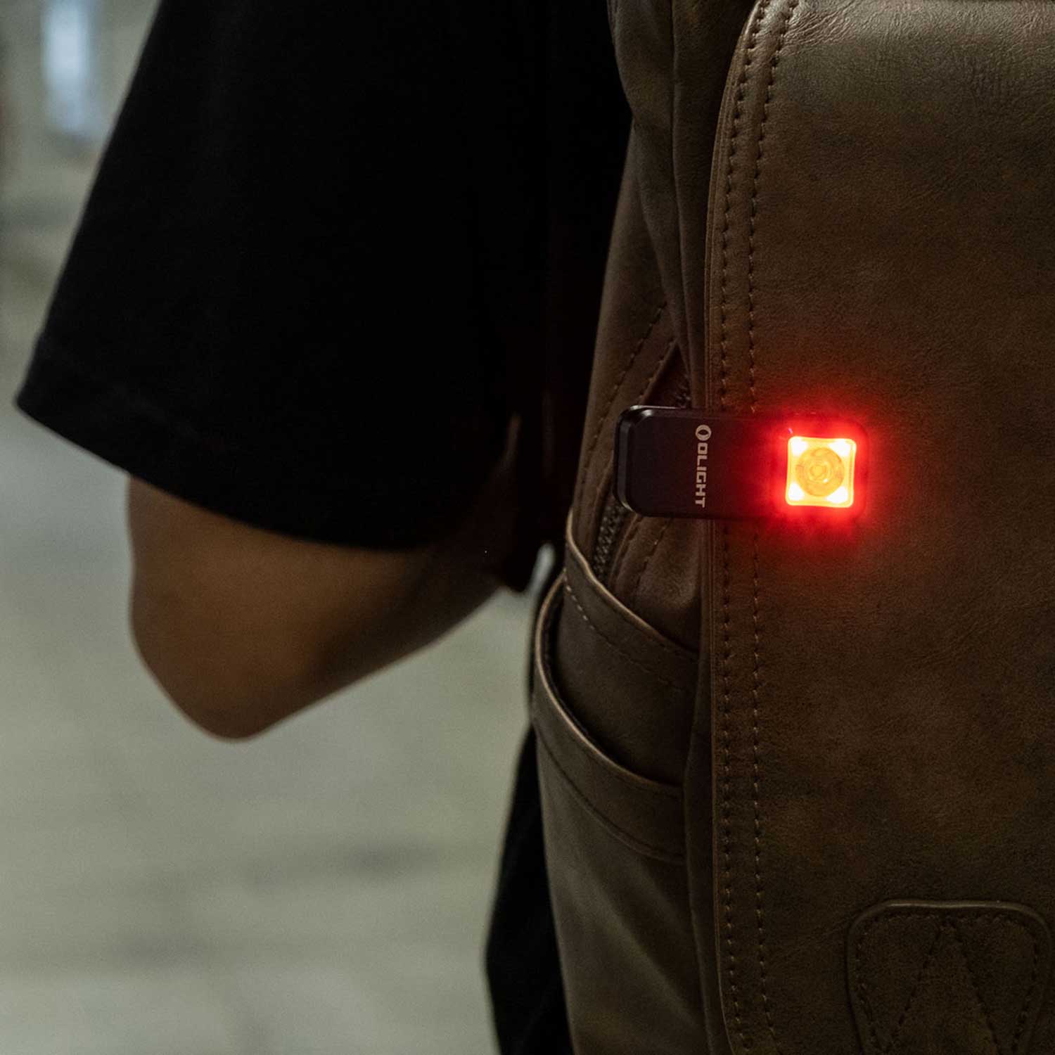 Olight Oclip – Multifunktionslampe mit Clip, Magnet, Rotlicht, USB-C (schwarz)