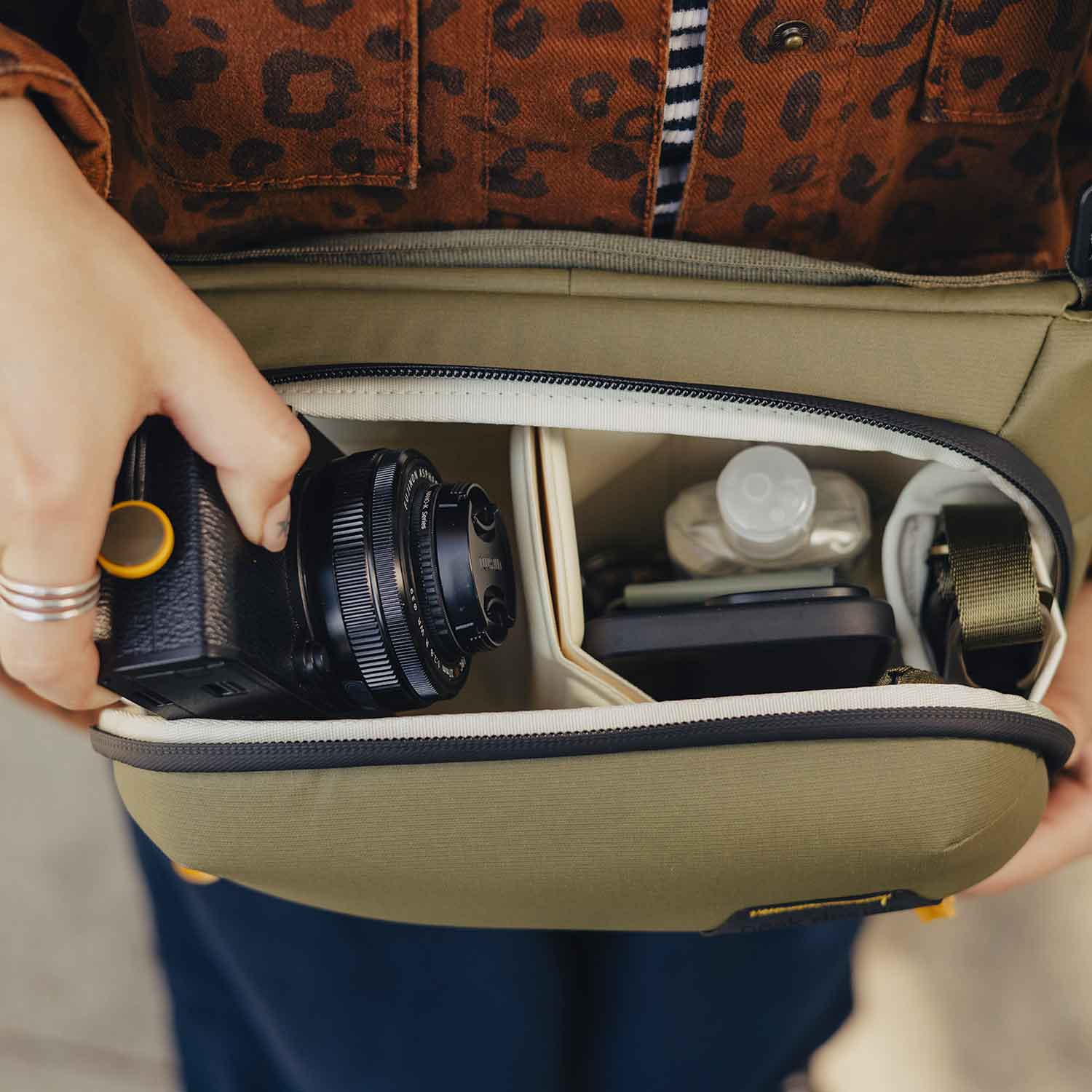 Peak Design Everyday Sling 3L – Kompakte Kameratasche – Detailansicht