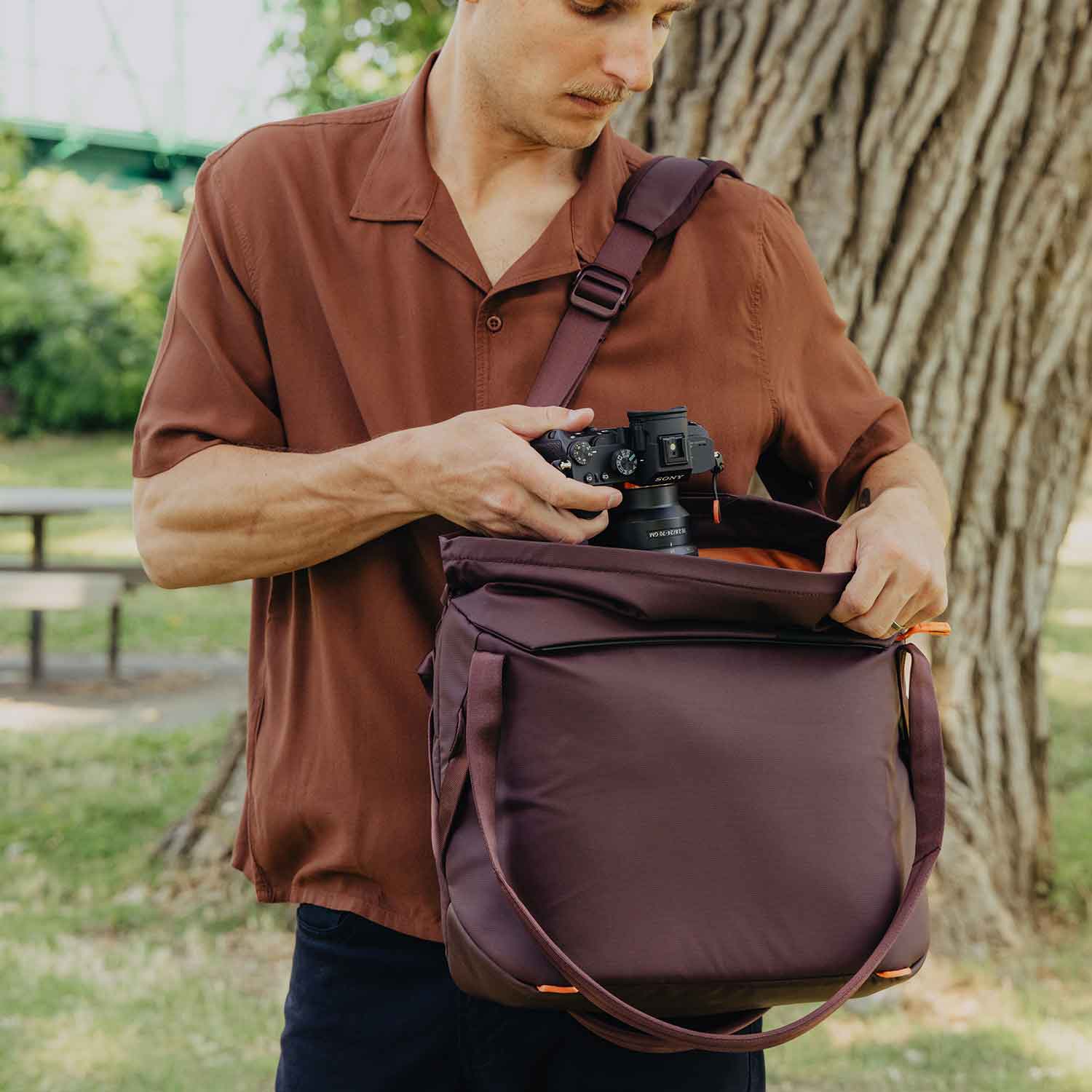 Peak Design Everyday Tote 15L – Stylische Kameratasche in Eclipse (violett)