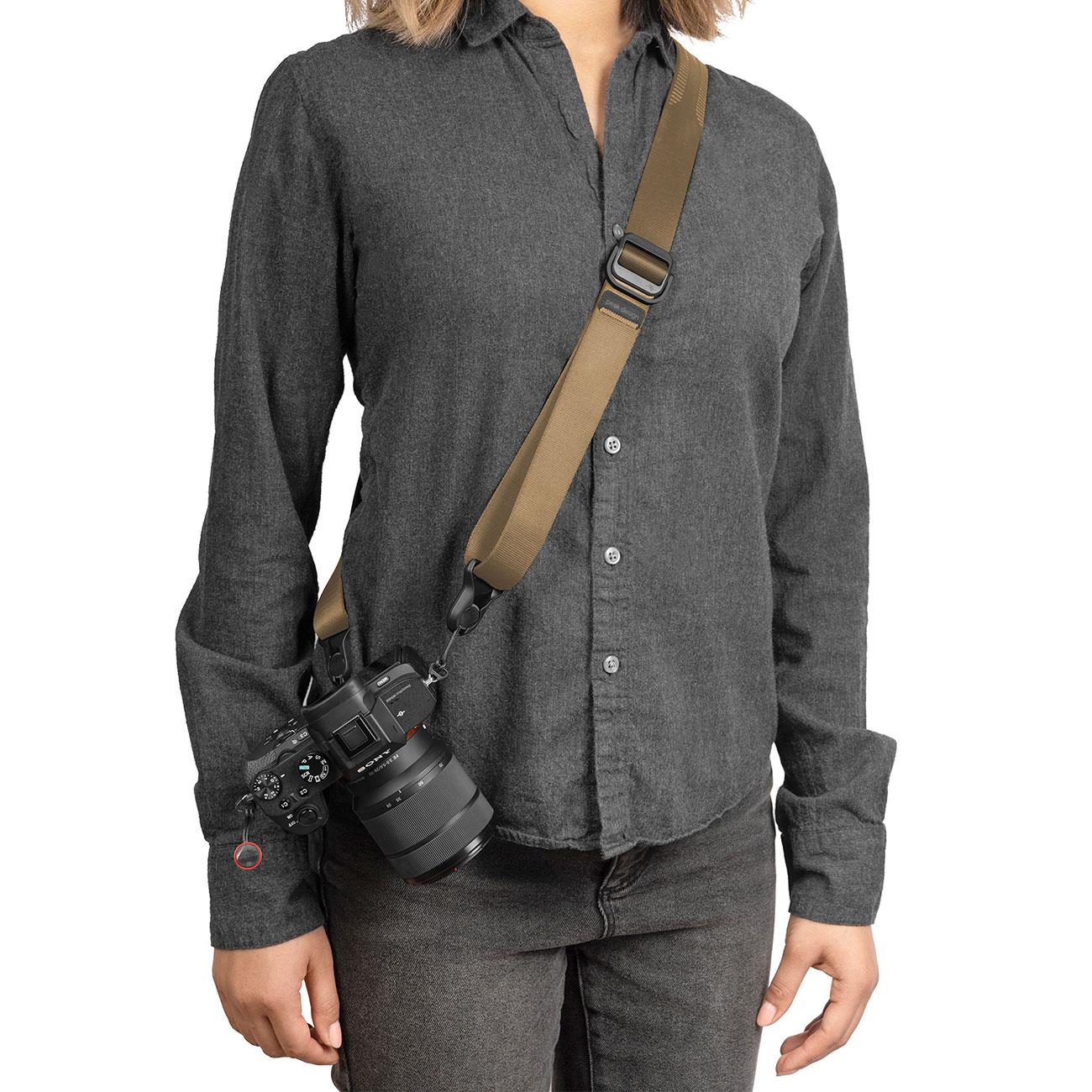 Peak Design Slide Lite – Kameragurt für DSLR & Systemkamera 3 – Braun sand coyote-braun Schultergurt