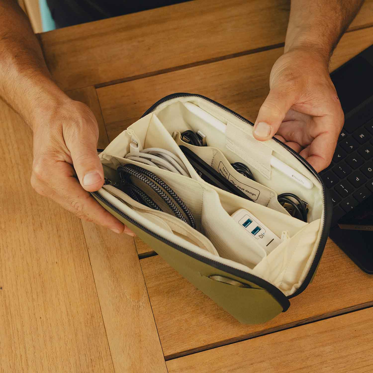 Peak Design Tech Pouch Small 1L – kompakte Organizer-Tasche