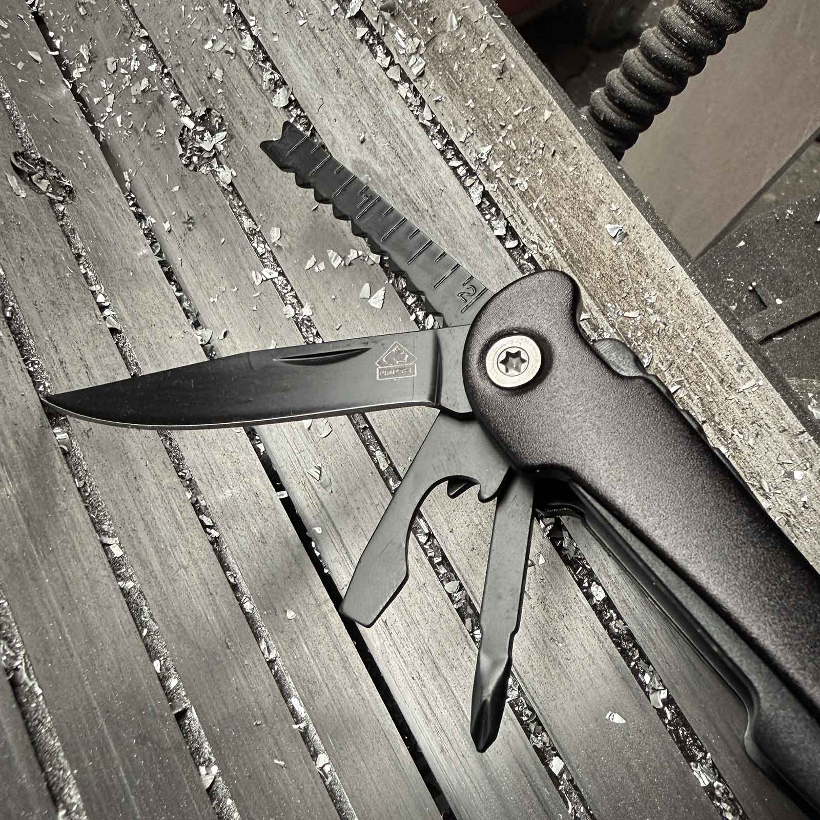 PUMA TEC BlackTrek – kompaktes Multitool – Säge zange Klinge