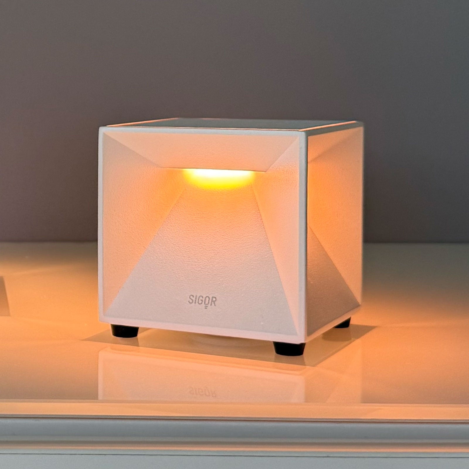 Sigor Nutalis Mini – dimmbare Akku-Tischleuchte für innen & außen – Schneeweiss warmweisses licht