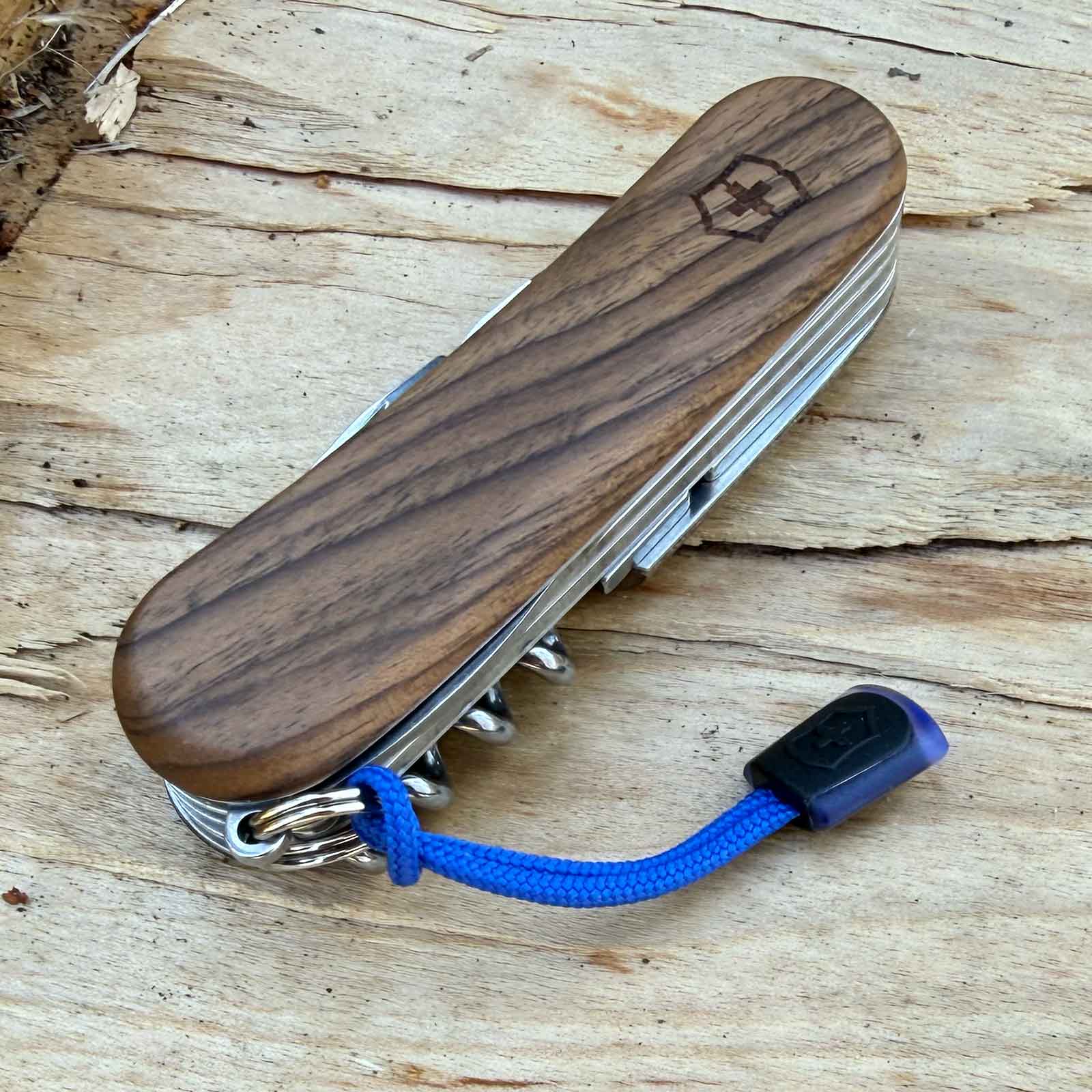 Victorinox Kordel – 64 mm Trageschlaufe für Schweizer Taschenmesser in 5 Farben – Produktansicht des Messers – Detailansicht 6