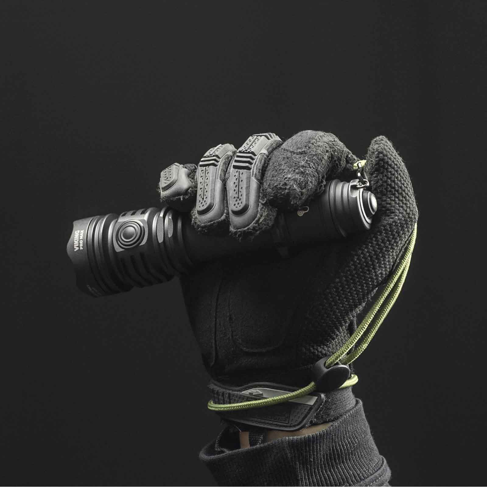Armytek Viking Pro Max – Taktische Taschenlampe mit 5300 lm, Akku und Magnetladekabel – Größe und Abmessungen / taktische Anwendung