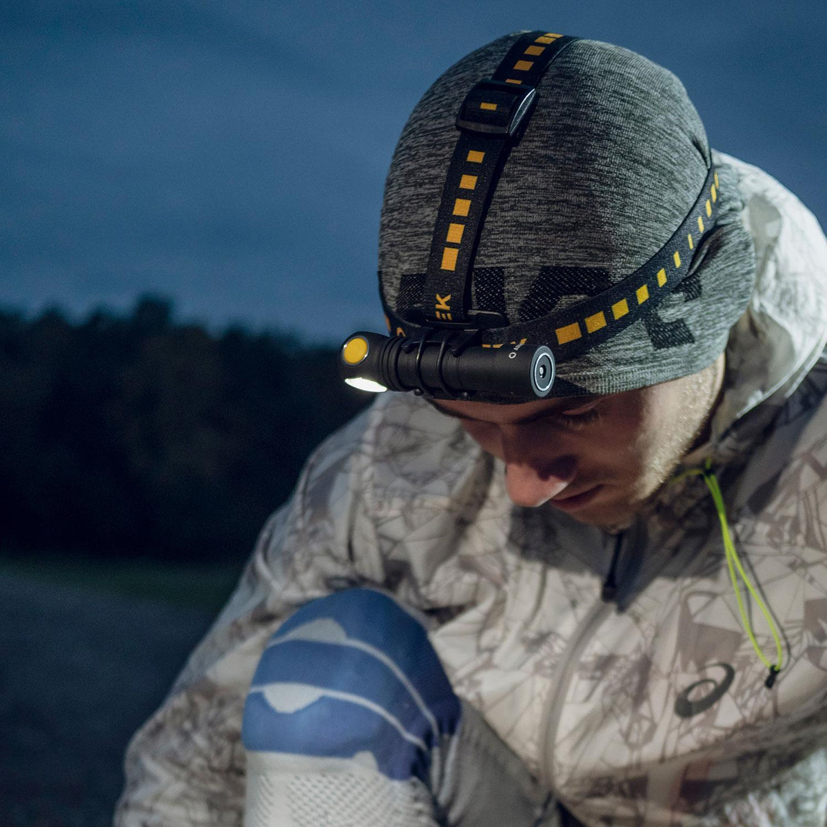 Armytek Wizard C2 Pro warmweiß - LED Stirnlampe 2330 Lumen mit Magnet Ladefunktion